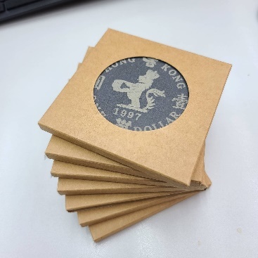 MMD柴作 一蚊銀 英女王硬幣設計杯墊丨天然岩石杯墊丨可自訂年份丨香港自家設計品牌丨香港人見墊飲水