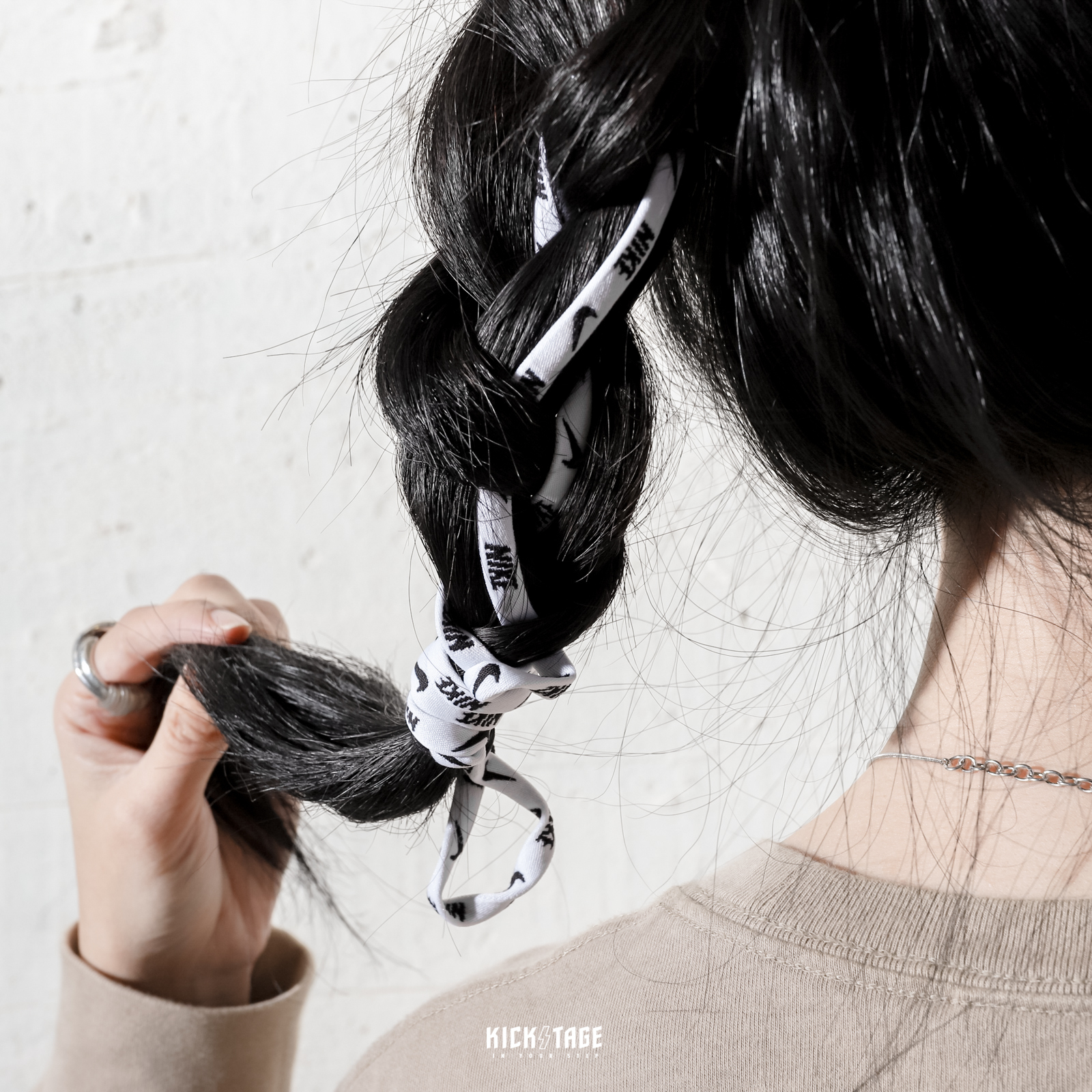 [特價商品無退換] NIKE BRAID KIT 白色 黑色 運動 穿搭 造型髮圈組 ( 編髮髮帶+收納袋 )【DO8291-010】