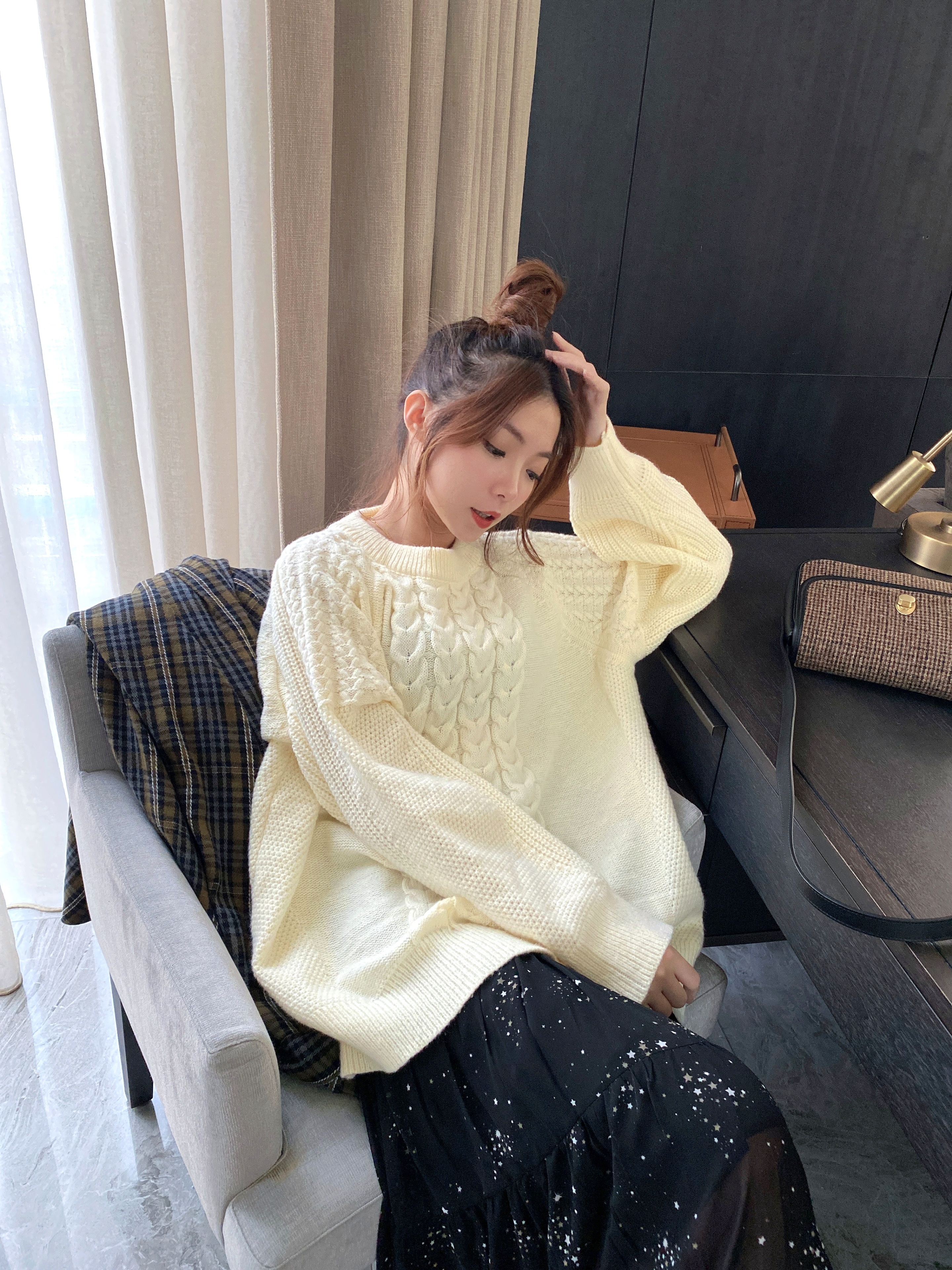 輕甜柔軟圓領麻花針織毛衣