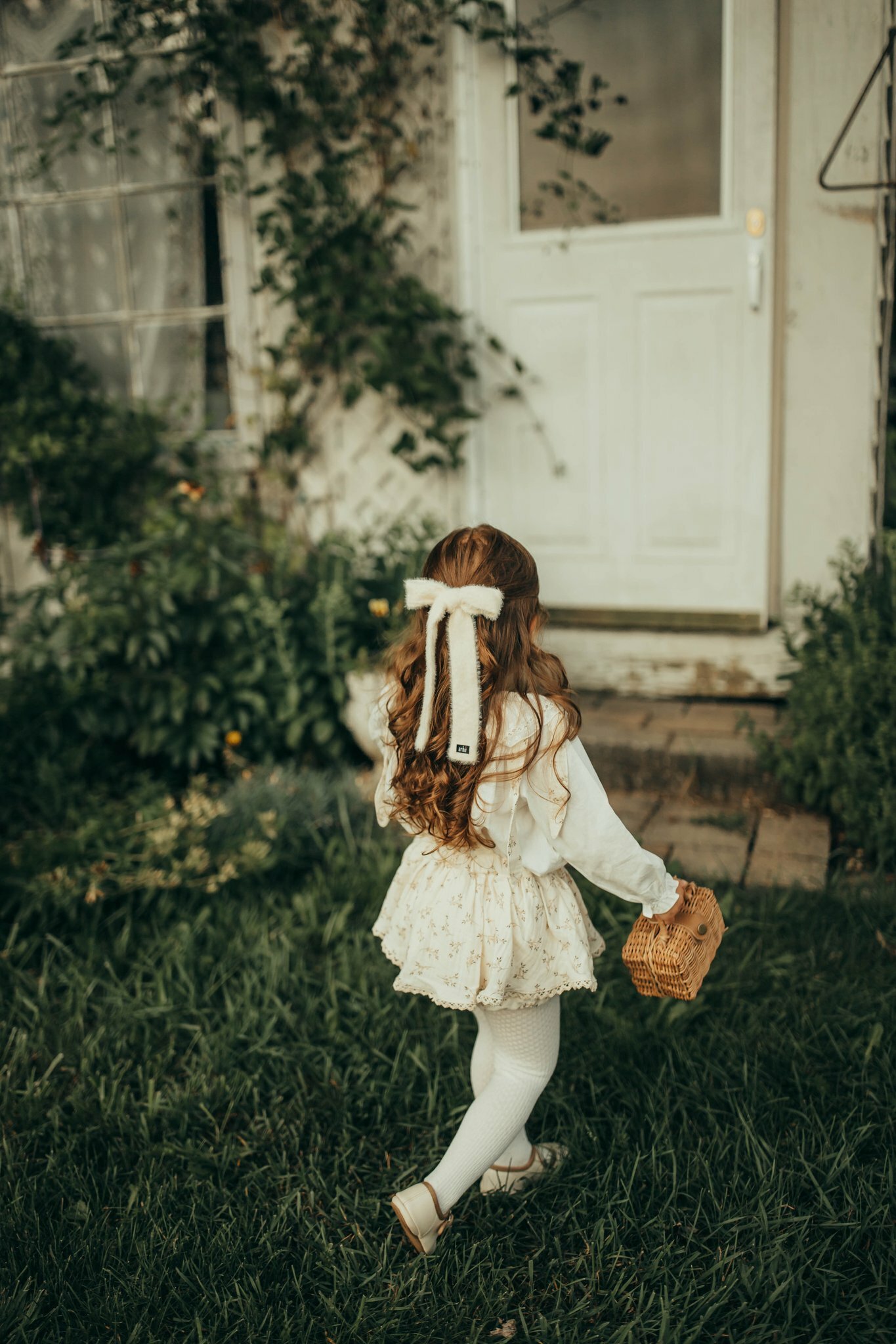 ARBII LABEL - Ivory Dreamy Angora Fur Bow