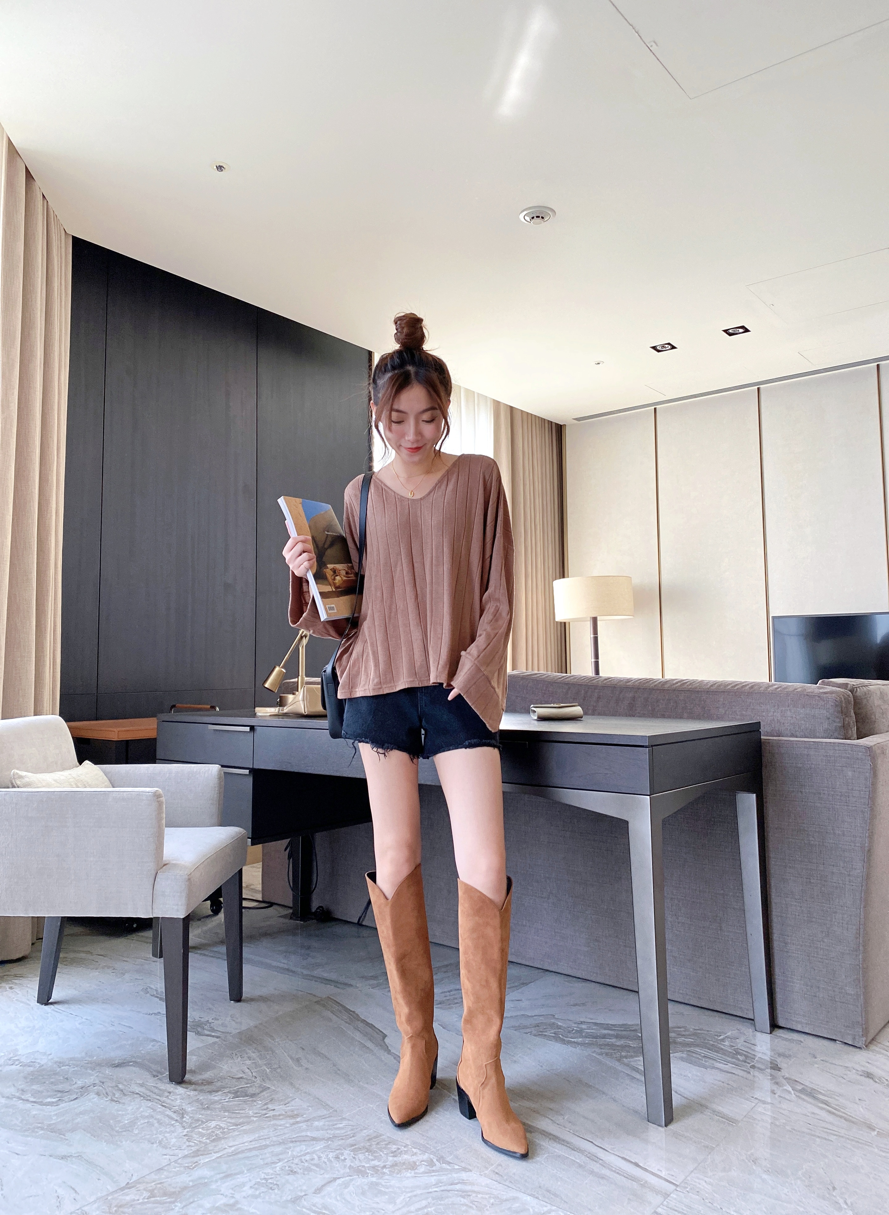 超強顯瘦版型炭黑牛仔短褲