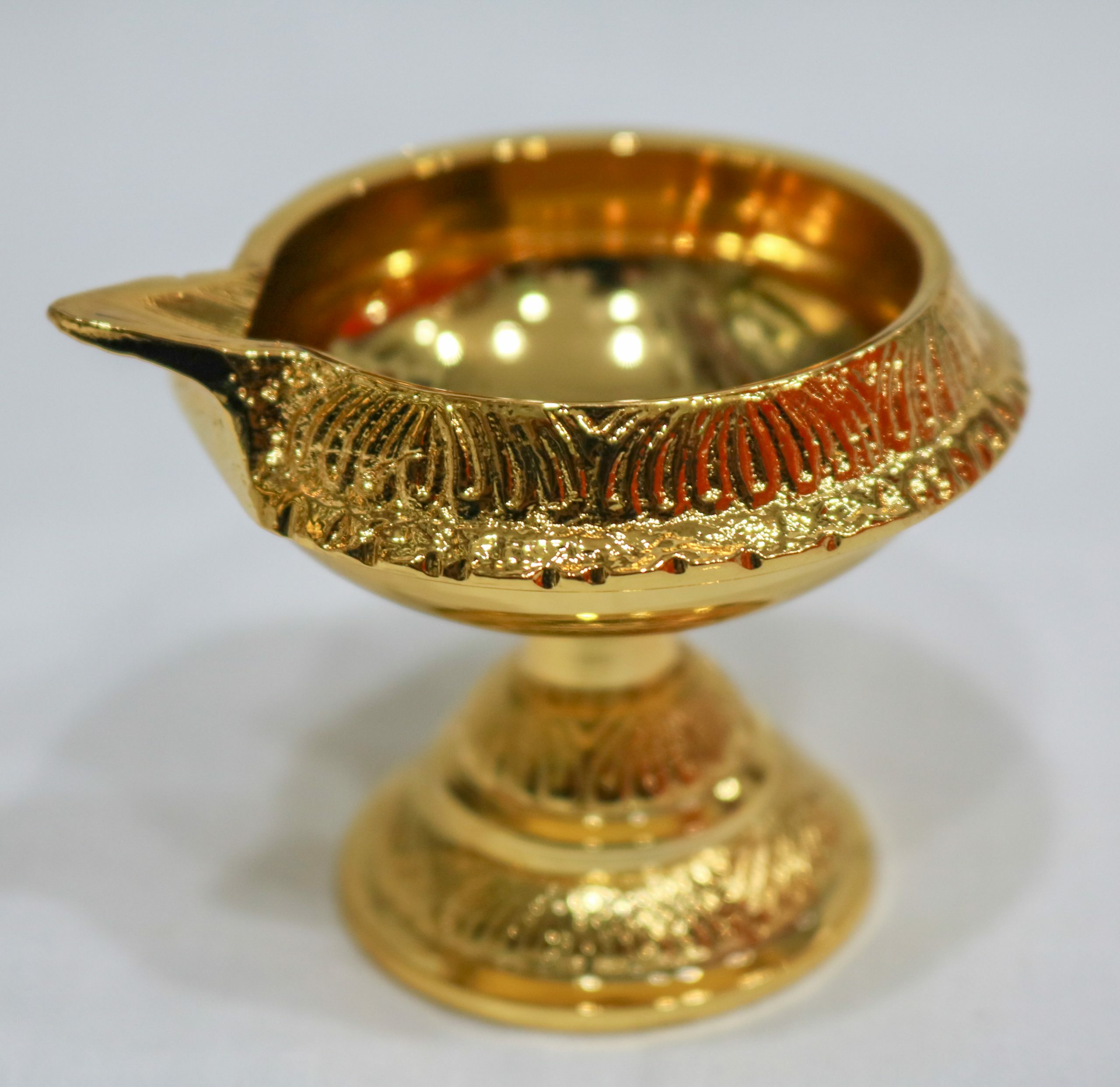 Traditionelle Messing Puja Lampe - Kubera Vilakku Mit Stand | Für Religiöse Feste & Zeremonien