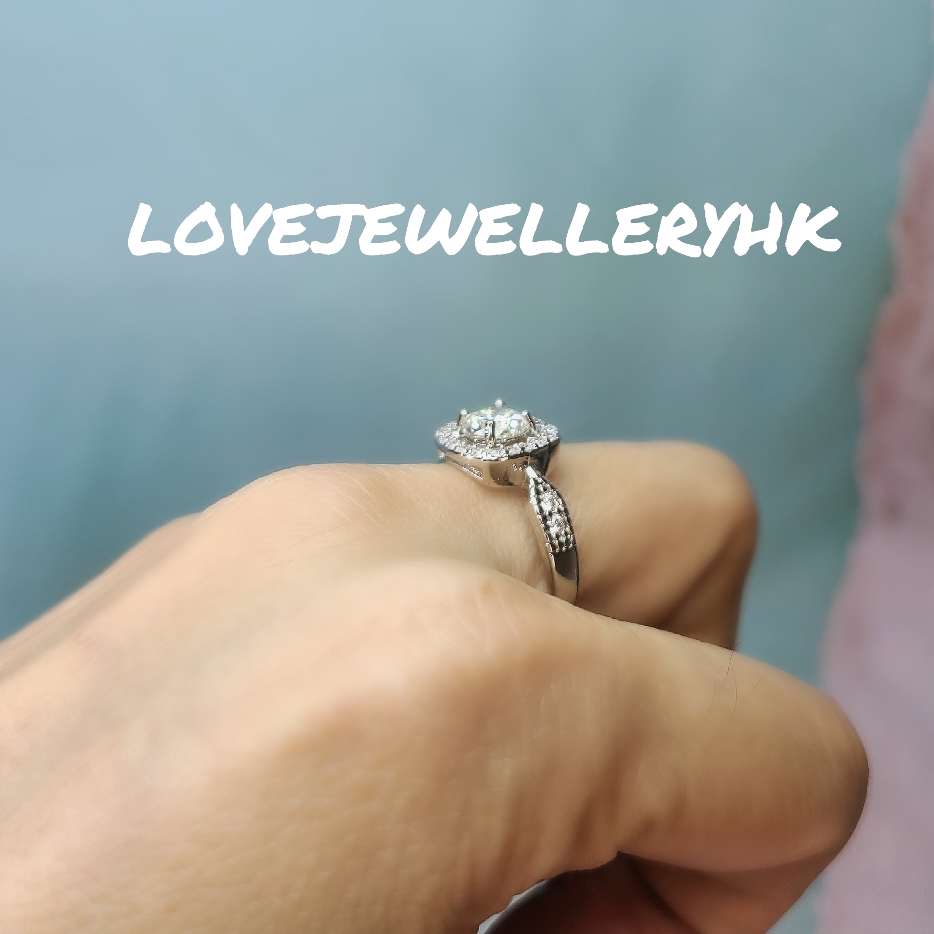 1卡圓莫桑鑽方包揸腰臂戒指R1C006