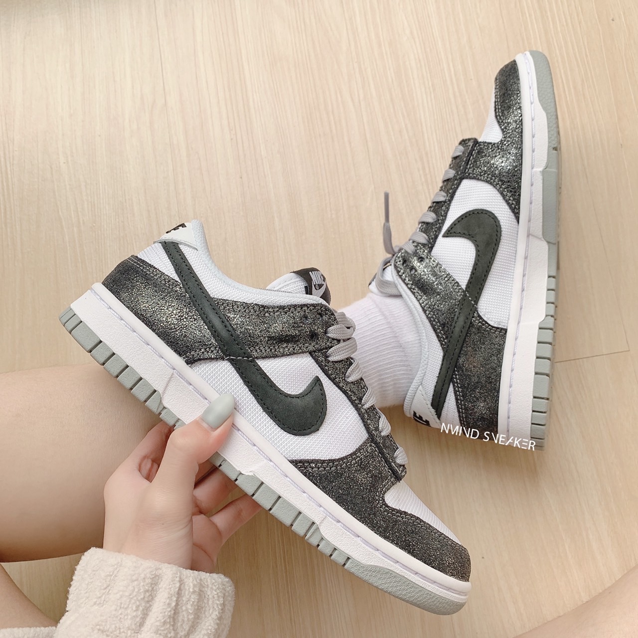 Nike Dunk Low "Golden Gals "女鞋 銀河 (DO5882001)
