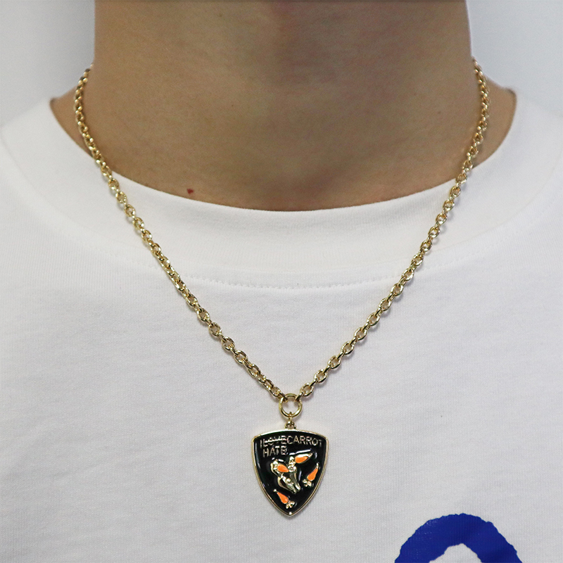 Maison Emerald 蘭寶堅尼車標翻玩字母蘿蔔項鍊