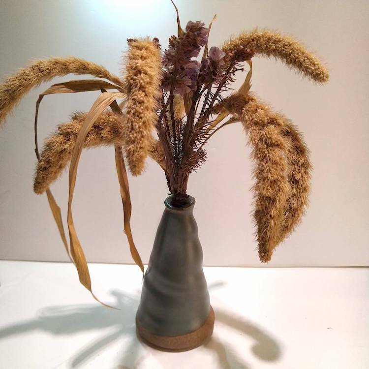 手工墨綠螺旋造型陶瓶