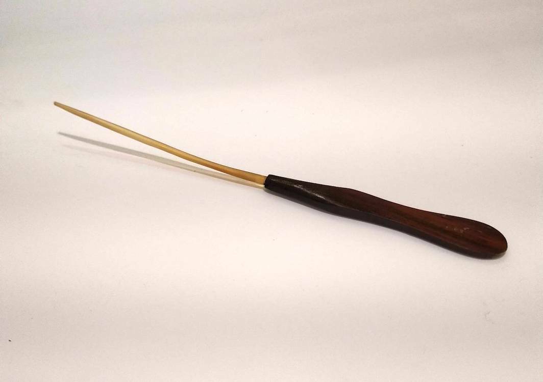 傳統木柄牛角茶尖