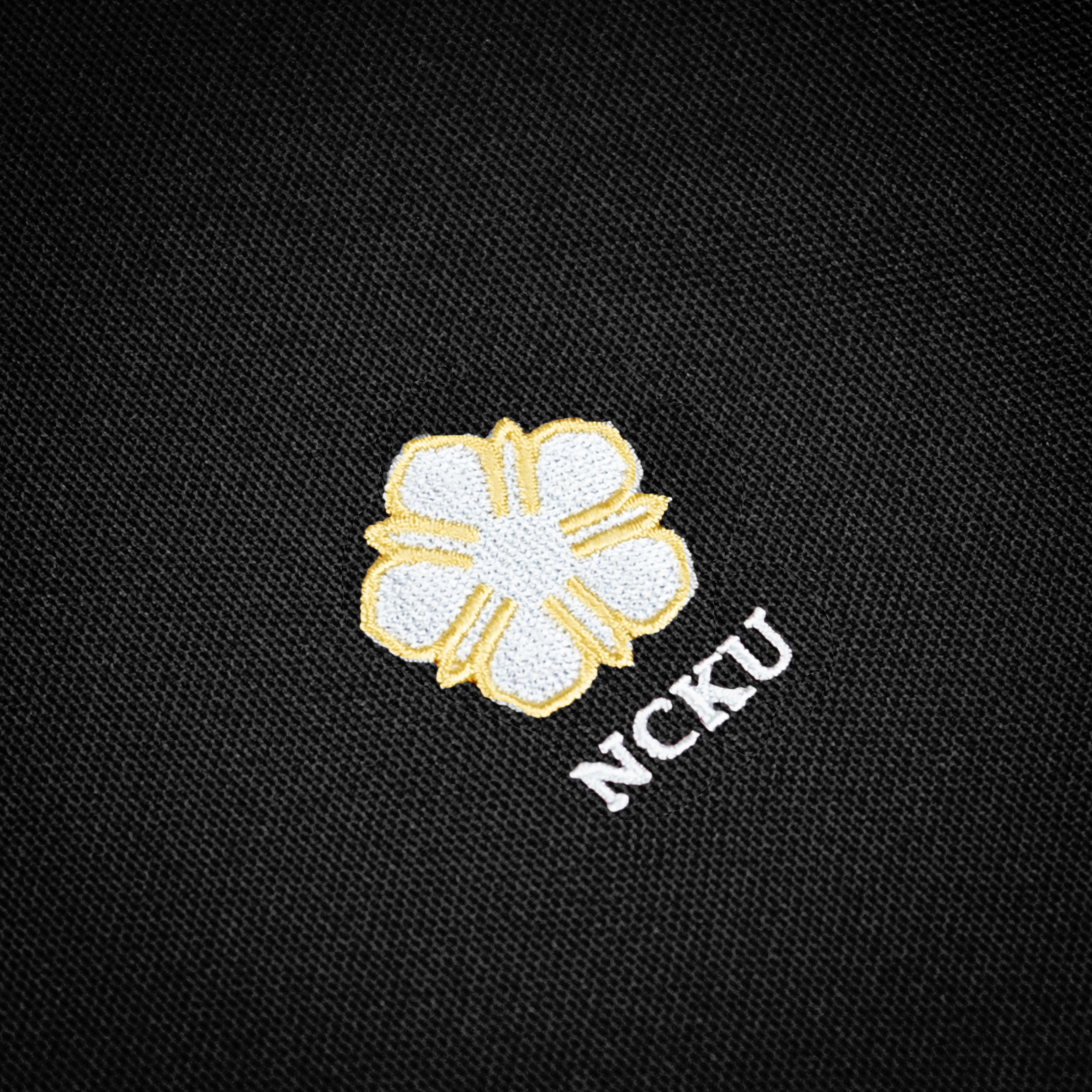 United Athle® 成功大學 NCKU 4.7 oz 高機能網眼 刺繡標章 POLO衫 (黑色)