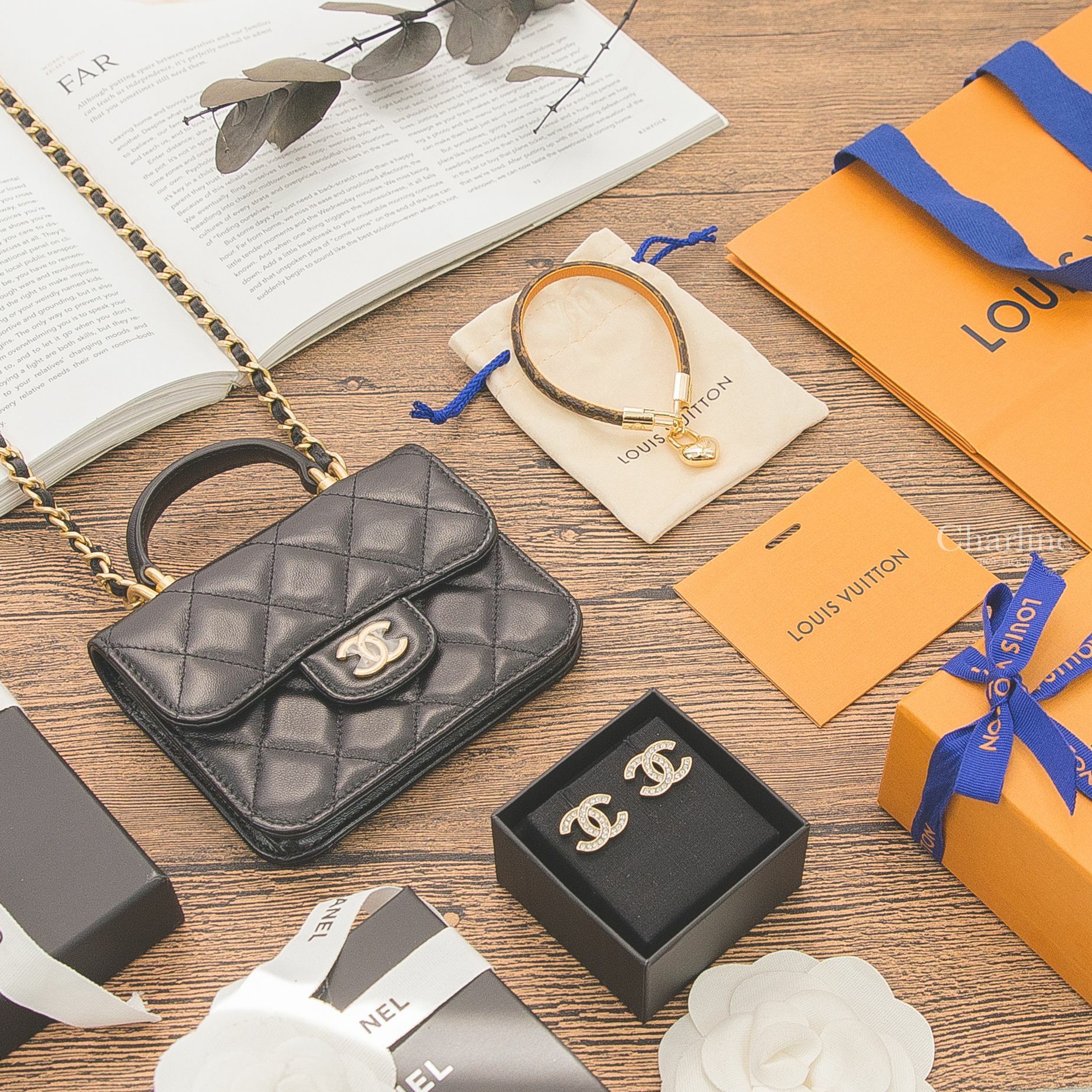 Louis Vuitton Bracelet 咖啡老花帆布愛心墜飾手環,Chanel Earrings 金色水鑽CC耳環,Chanel Flap Coin Purse 黑色金鍊金CC羊皮菱格紋手提肩背包-Charline Boutique 精品代購