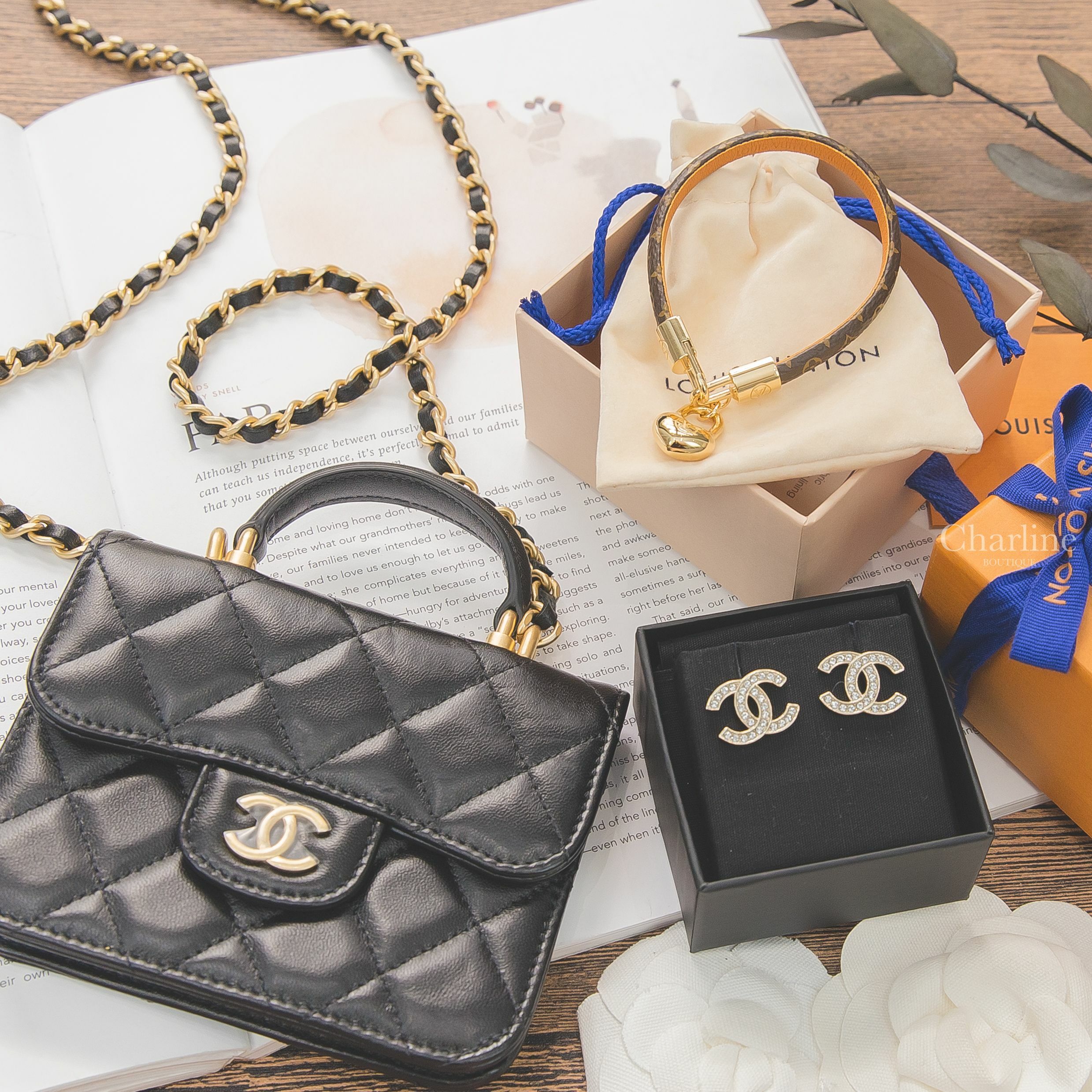 Louis Vuitton Bracelet 咖啡老花帆布愛心墜飾手環,Chanel Earrings 金色水鑽CC耳環,Chanel Flap Coin Purse 黑色金鍊金CC羊皮菱格紋手提肩背包-Charline Boutique 精品代購
