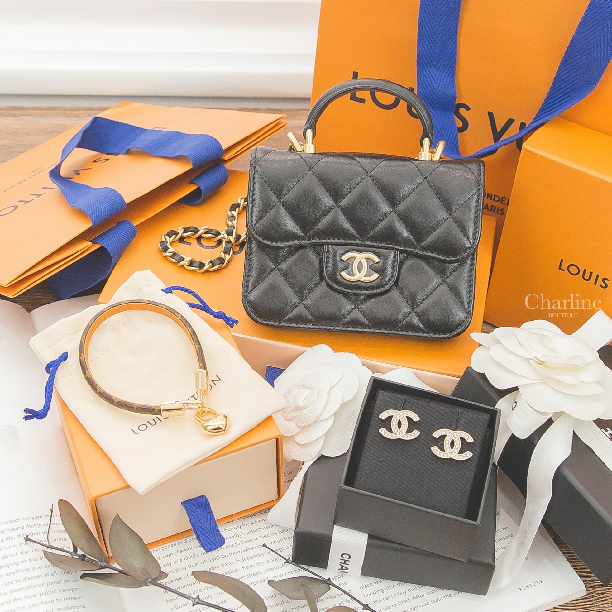 Louis Vuitton Bracelet 咖啡老花帆布愛心墜飾手環,Chanel Earrings 金色水鑽CC耳環,Chanel Flap Coin Purse 黑色金鍊金CC羊皮菱格紋手提肩背包-Charline Boutique 精品代購
