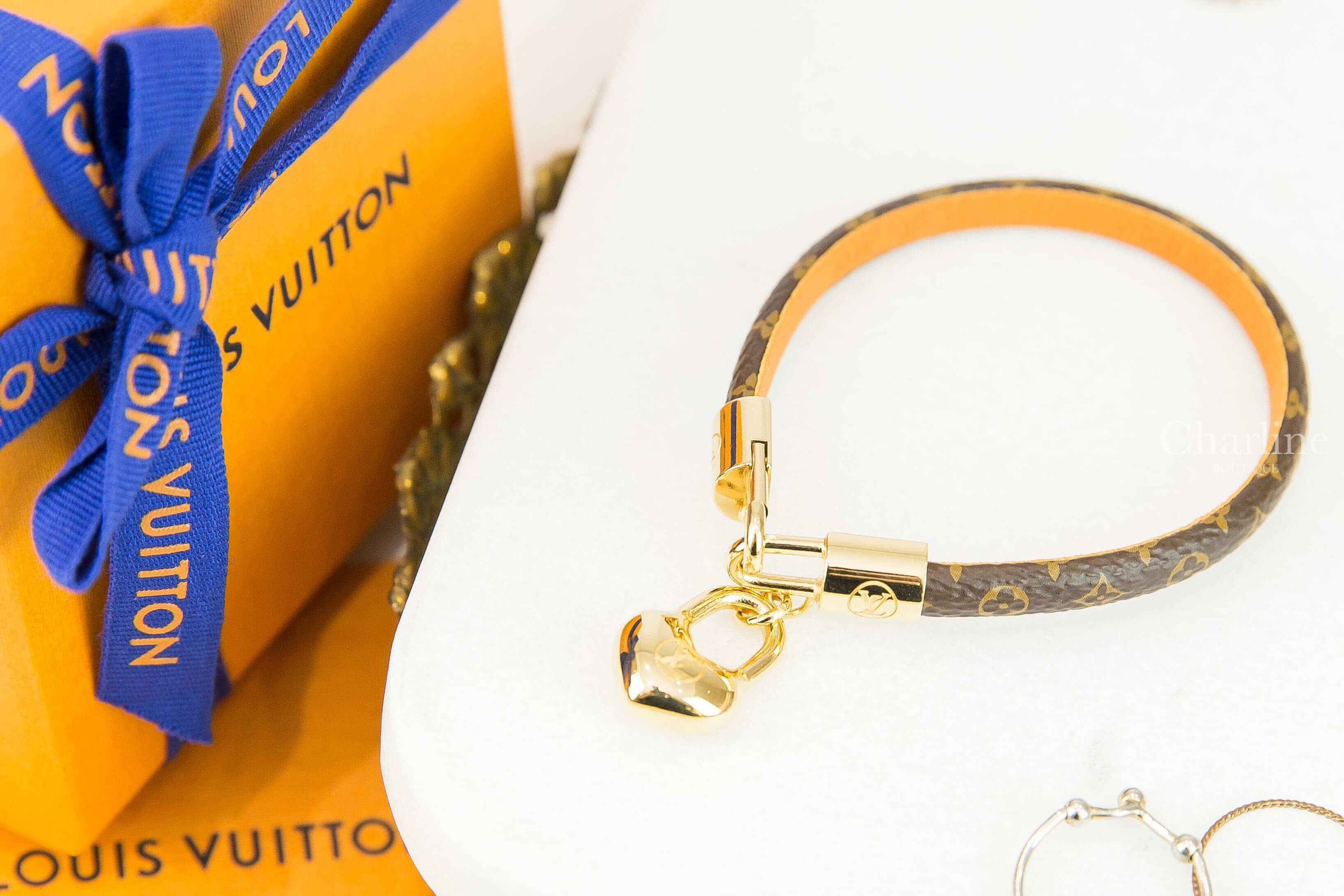 Louis Vuitton Crazy In Lock Bracelet 咖啡色老花帆布金色愛心墜飾手環-Charline Boutique 精品代購