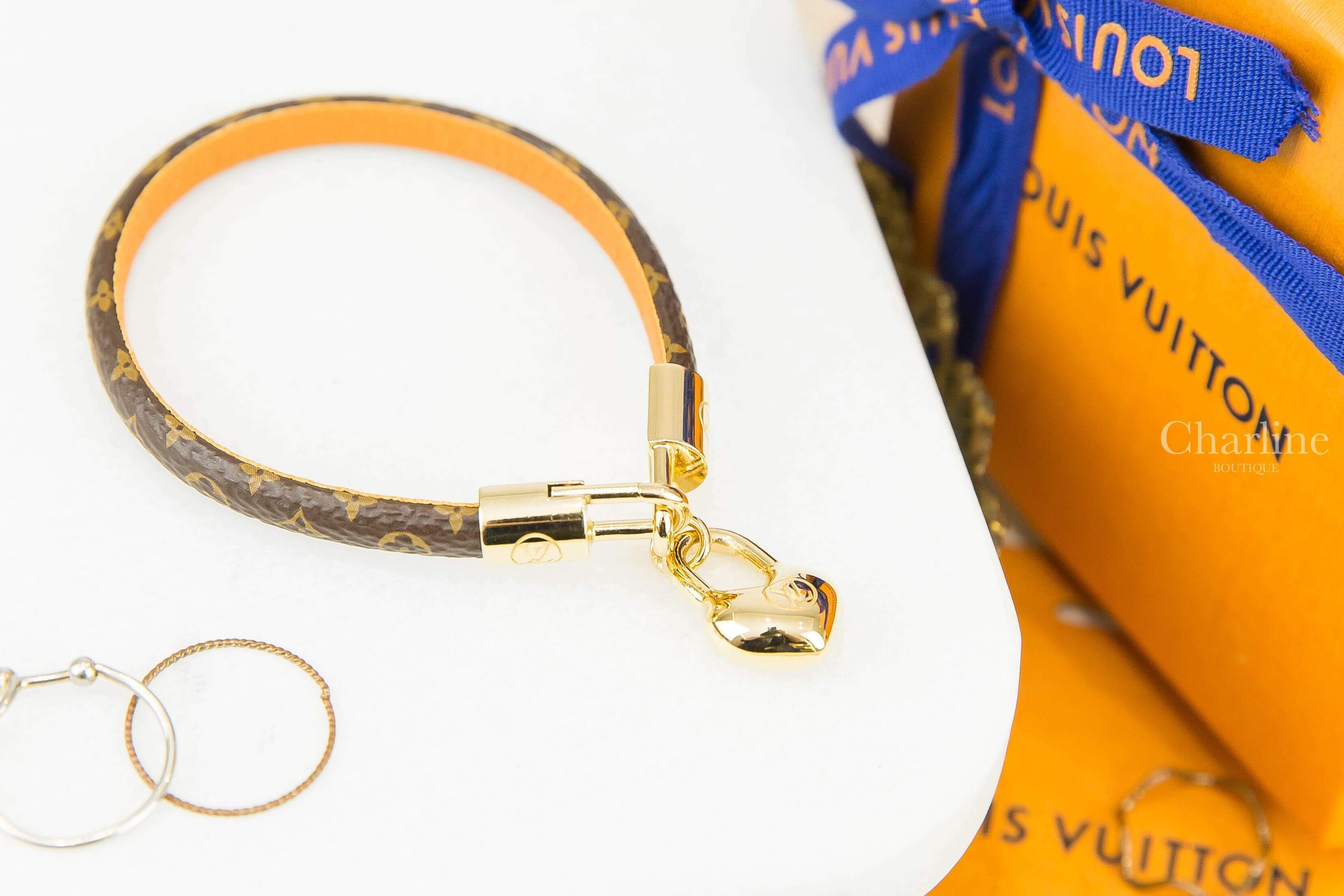 Louis Vuitton Crazy In Lock Bracelet 咖啡色老花帆布金色愛心墜飾手環-Charline Boutique 精品代購