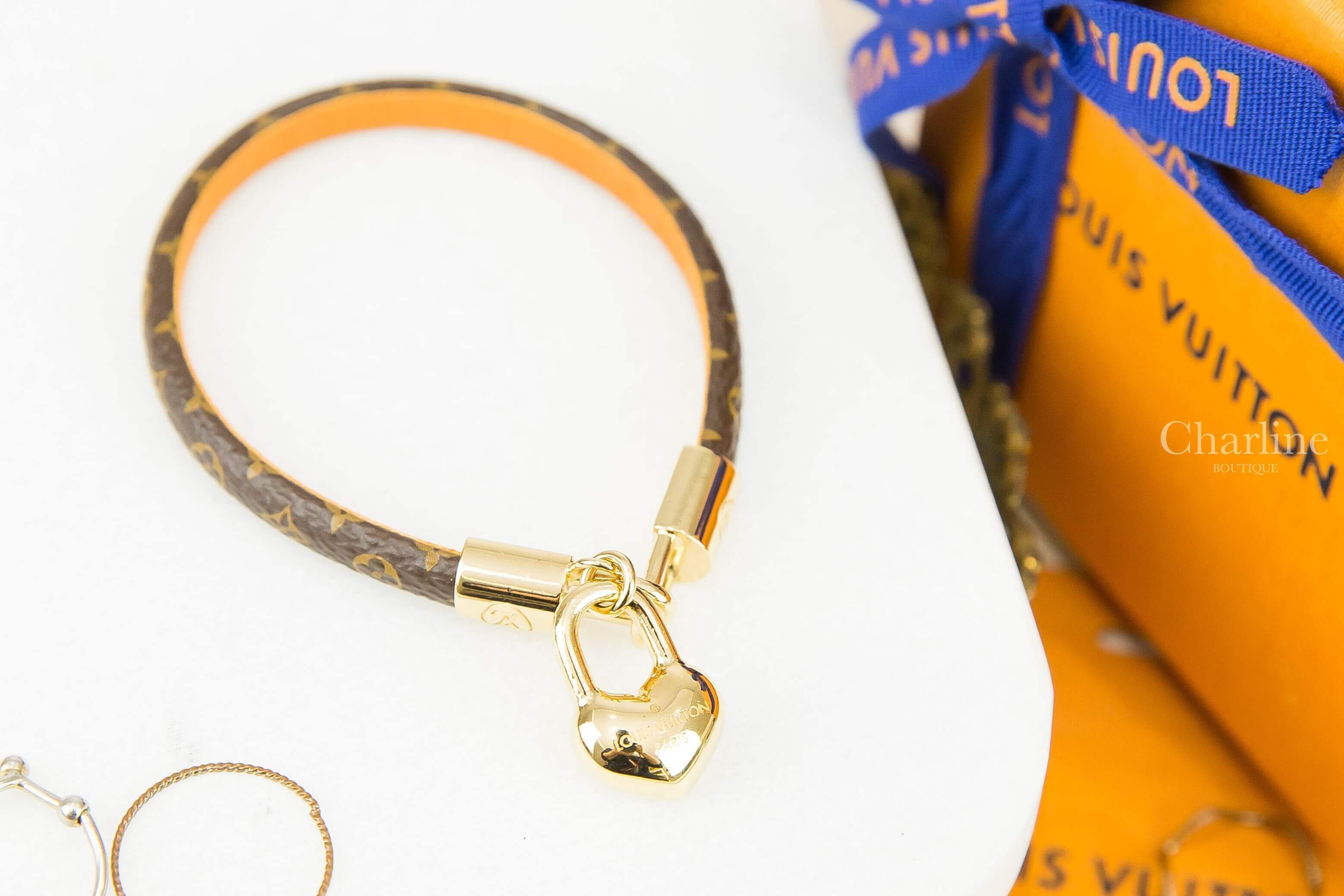 Louis Vuitton Crazy In Lock Bracelet 咖啡色老花帆布金色愛心墜飾手環-Charline Boutique 精品代購