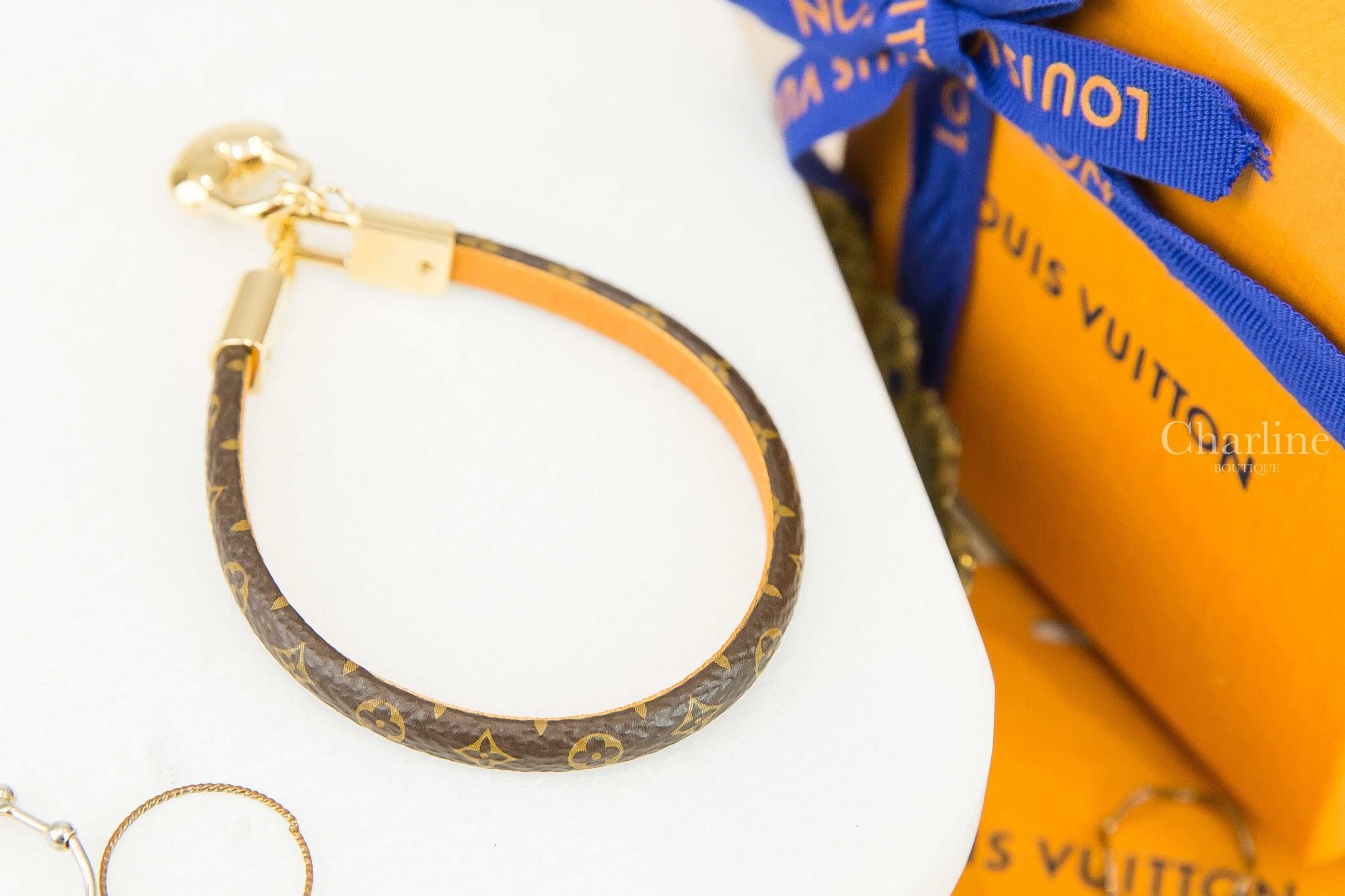 Louis Vuitton Crazy In Lock Bracelet 咖啡色老花帆布金色愛心墜飾手環-Charline Boutique 精品代購