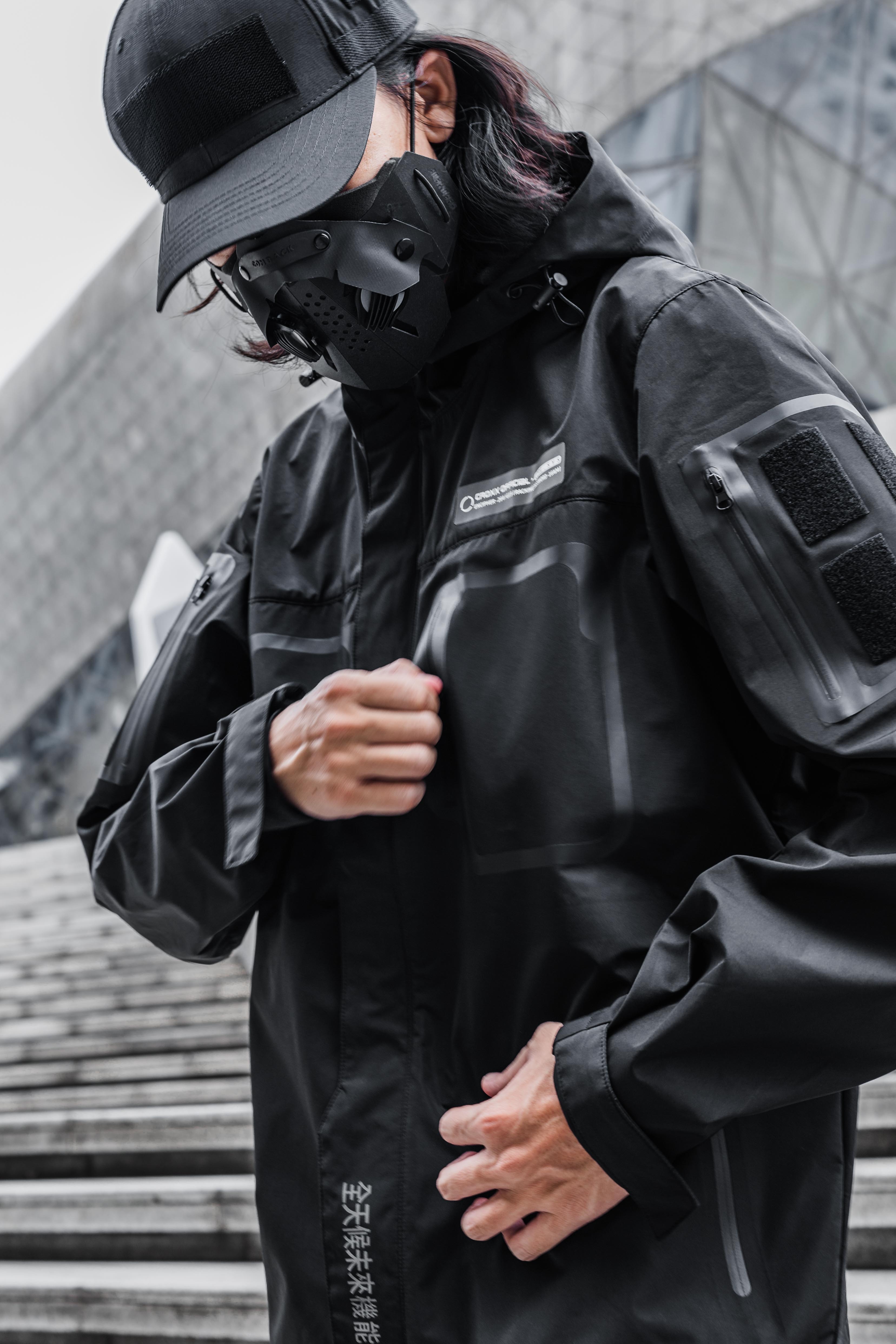 機能重工壓膠對稱衝鋒衣