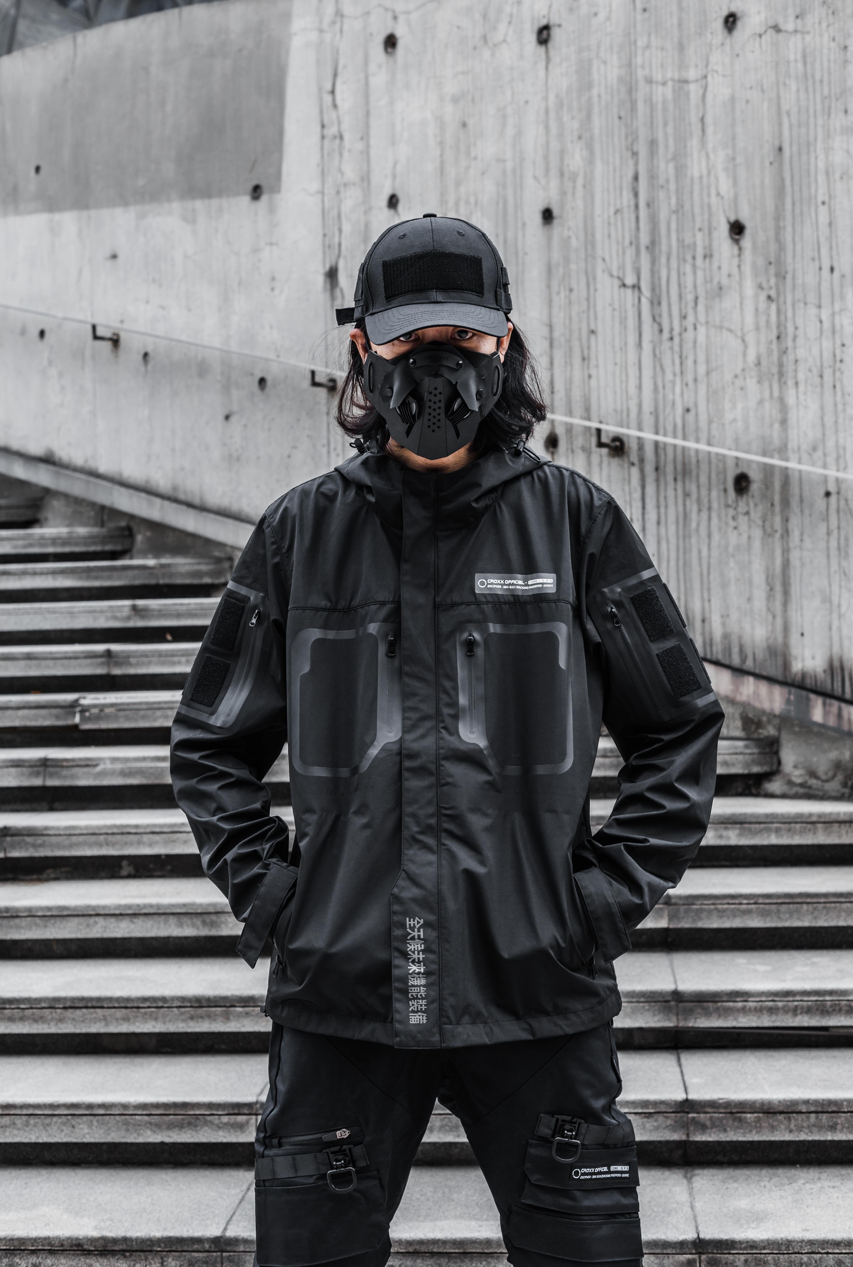 機能重工壓膠對稱衝鋒衣