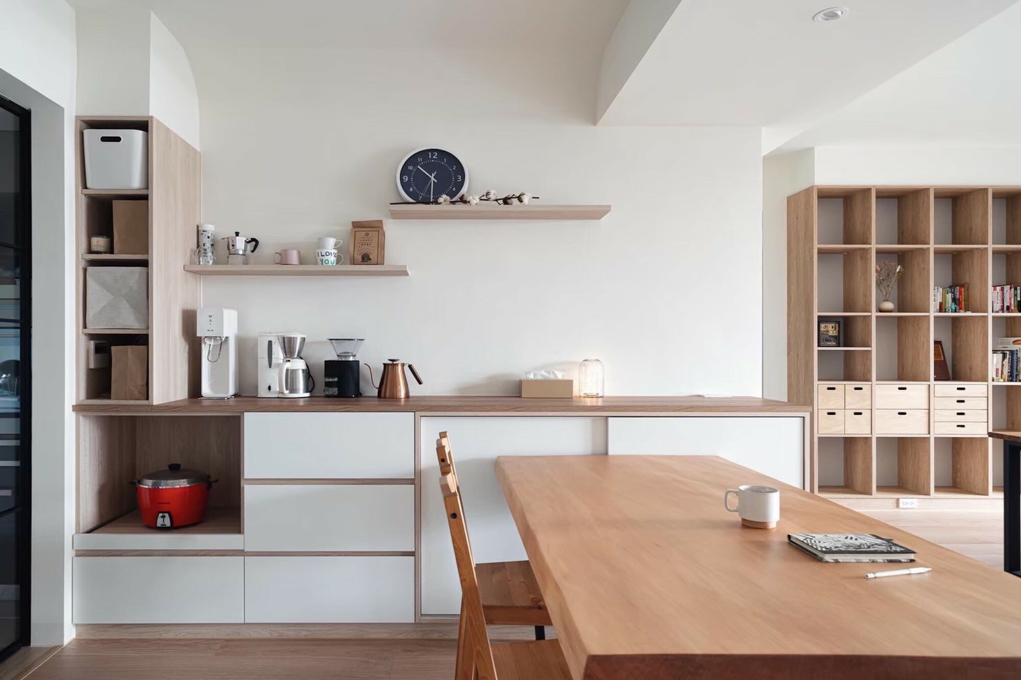 層板, 實木層板, 層板鐵架, 層板櫃, 層板架, 層板支撐架, 層板托架, 層板安裝, 層板設計, 層板規劃, 層板優點, 層板尺寸