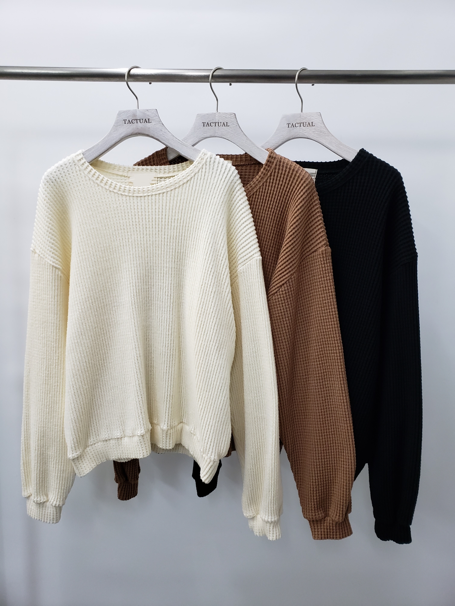 啡色暗紋長袖衫