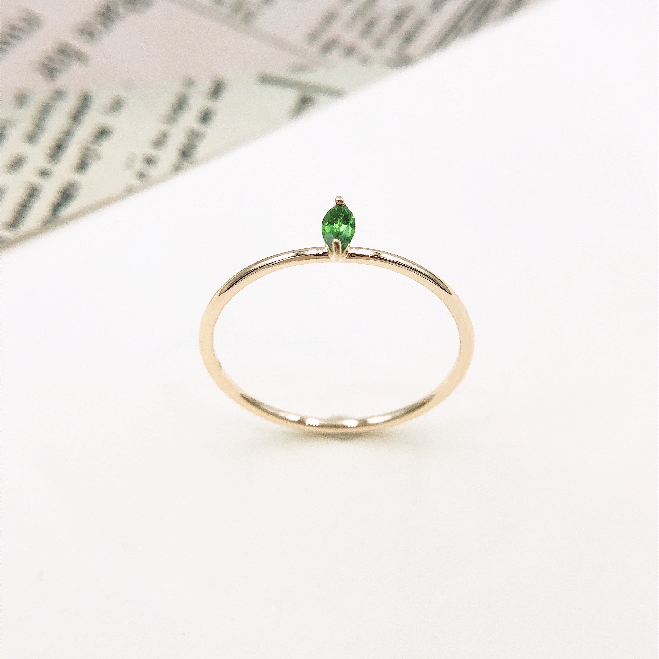 輕奢馬眼綠色石榴石戒指