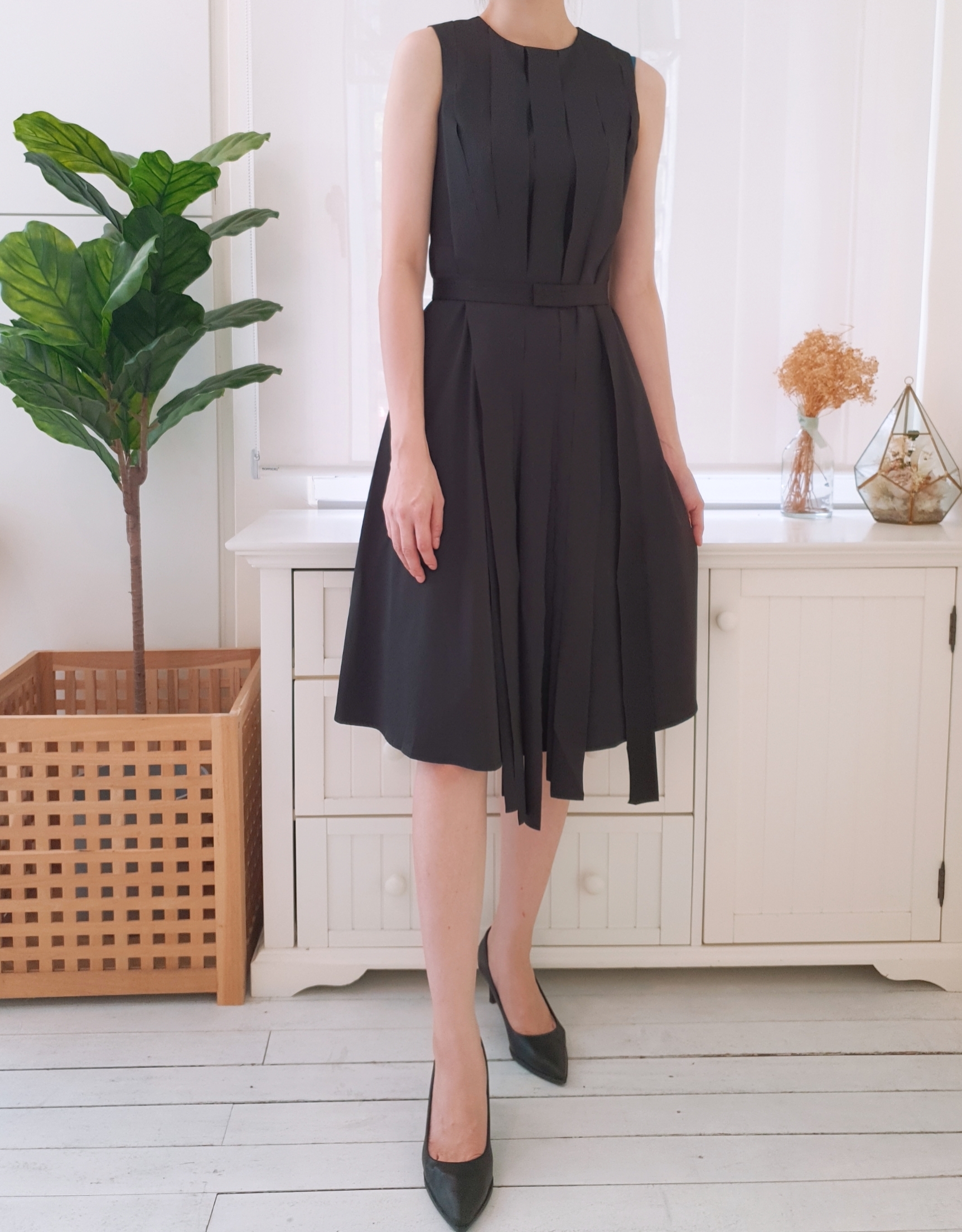 SOLID SLEEVELESS MIDI DRESS