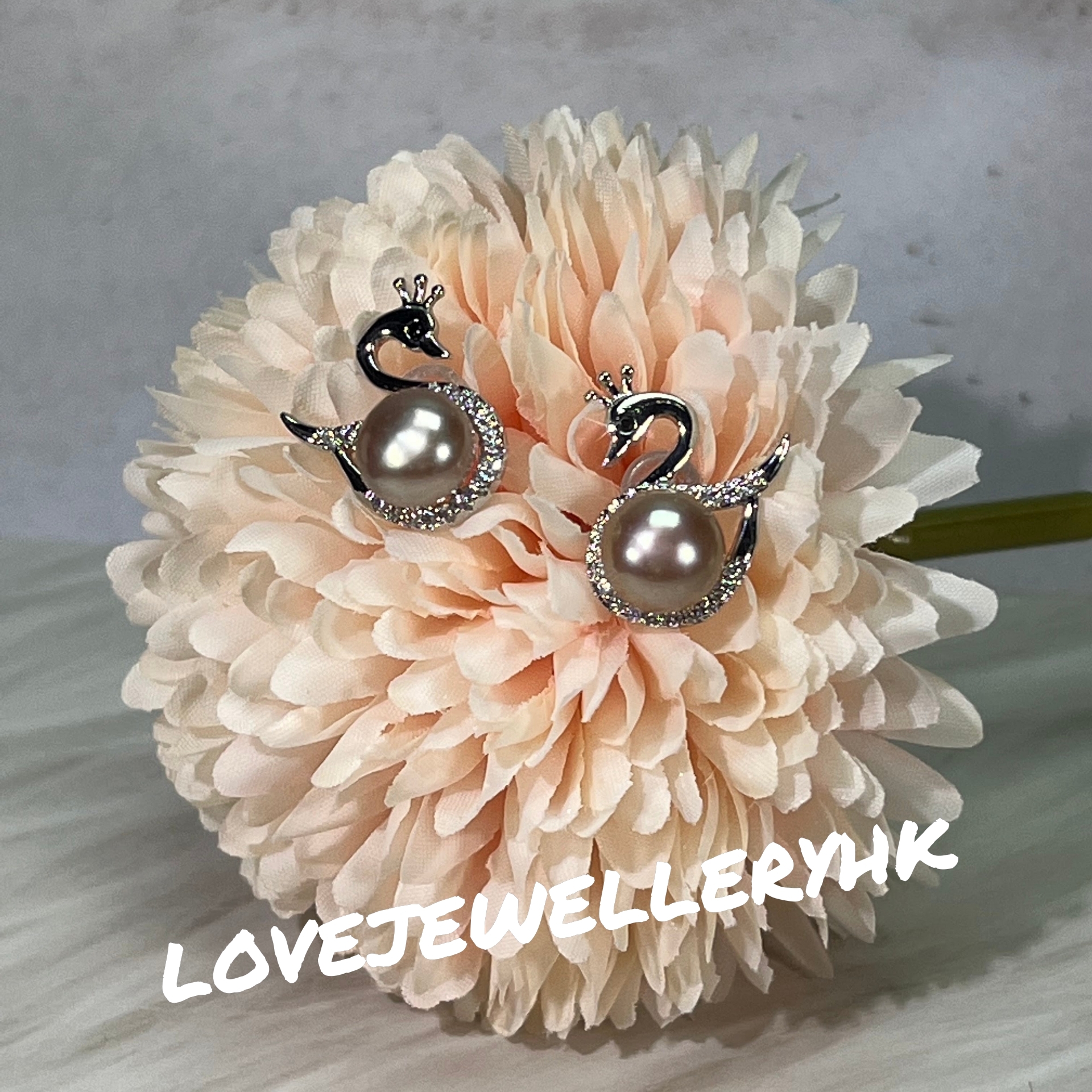 淡紫珍珠天鵝耳環