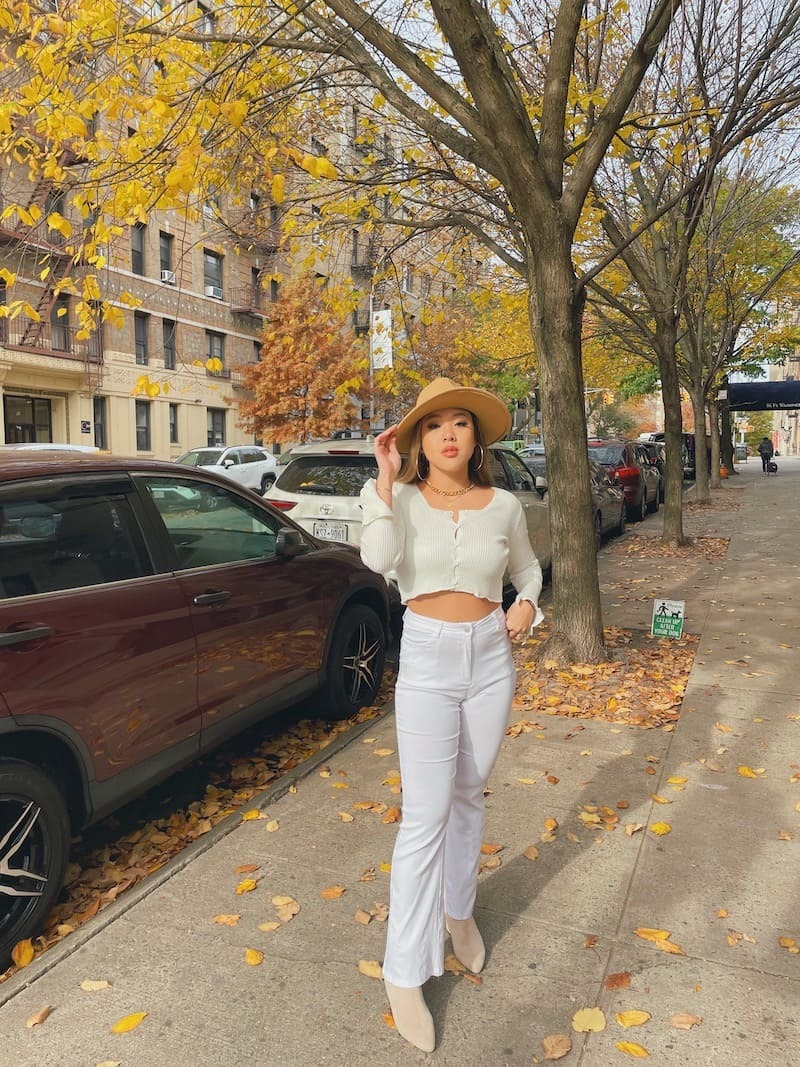 純白簍空喇叭褲