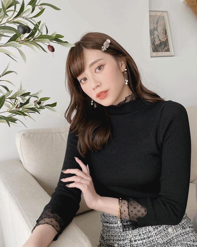 唯美百搭波點柔紗高領針織上衣-迷人黑