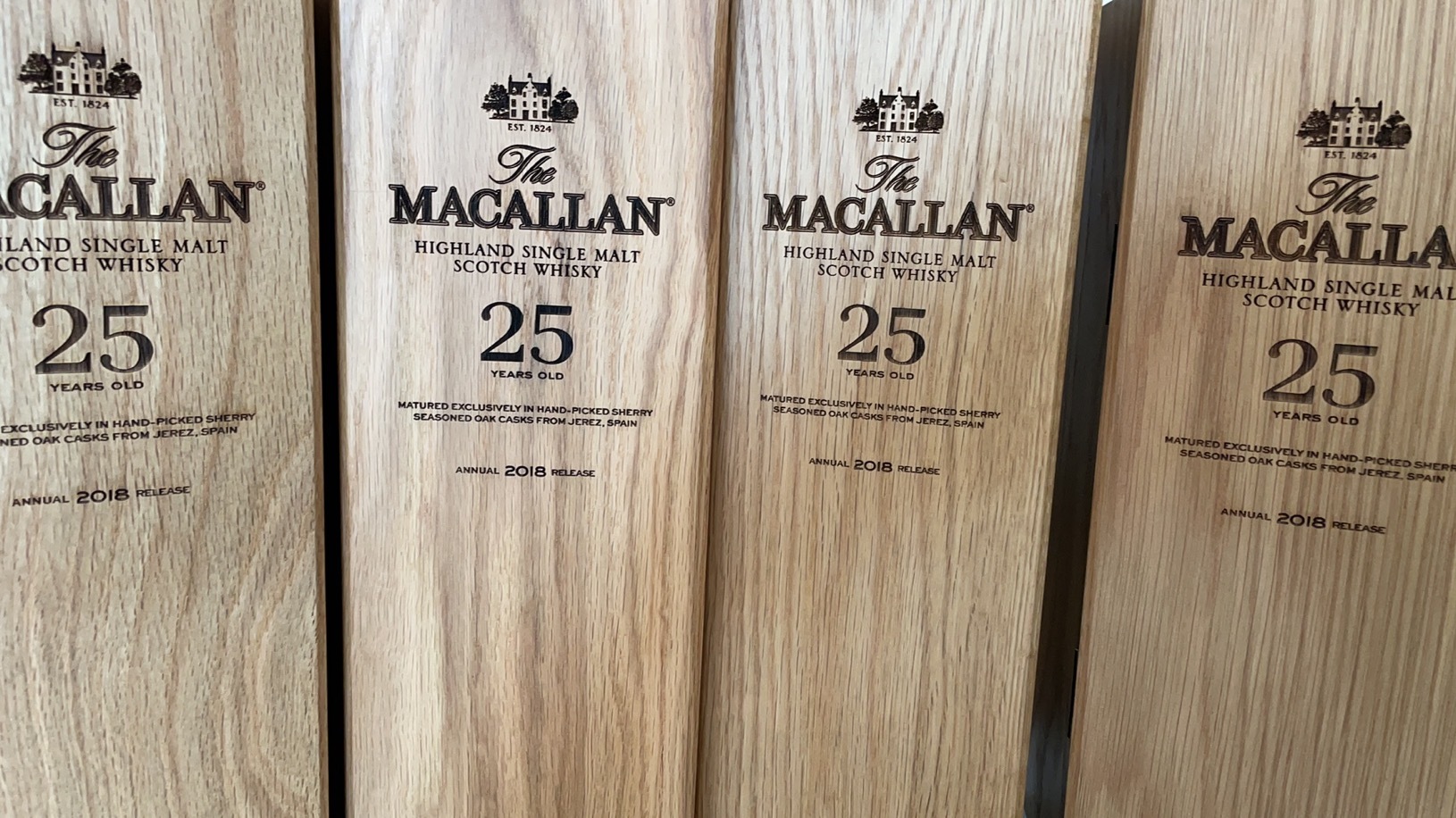 The Macallan Sherry Oak 25 Years麥卡倫25年雪莉桶單一純麥威士忌 (2018 Release)
