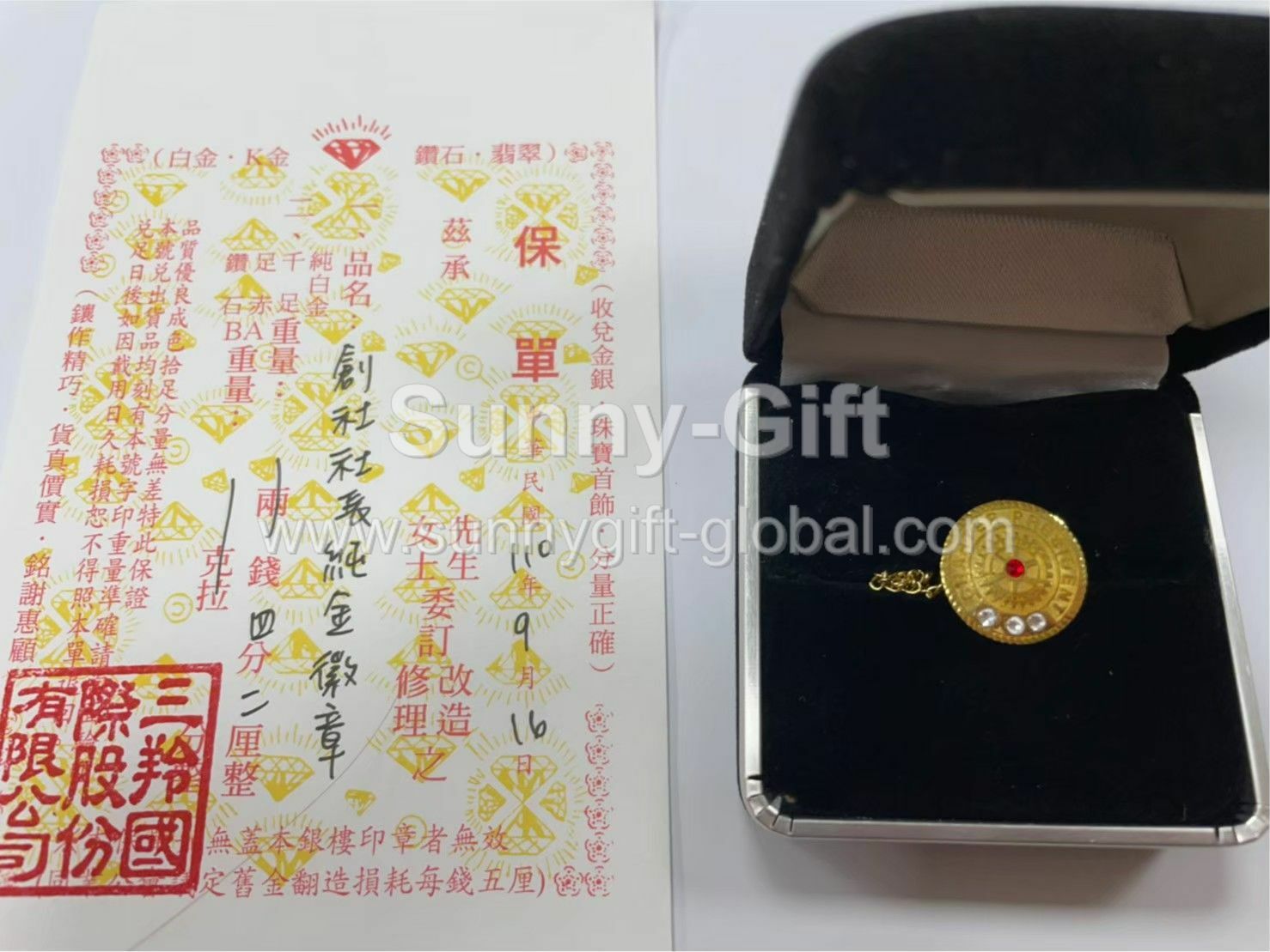 Customized-pure gold office Lapel Pin