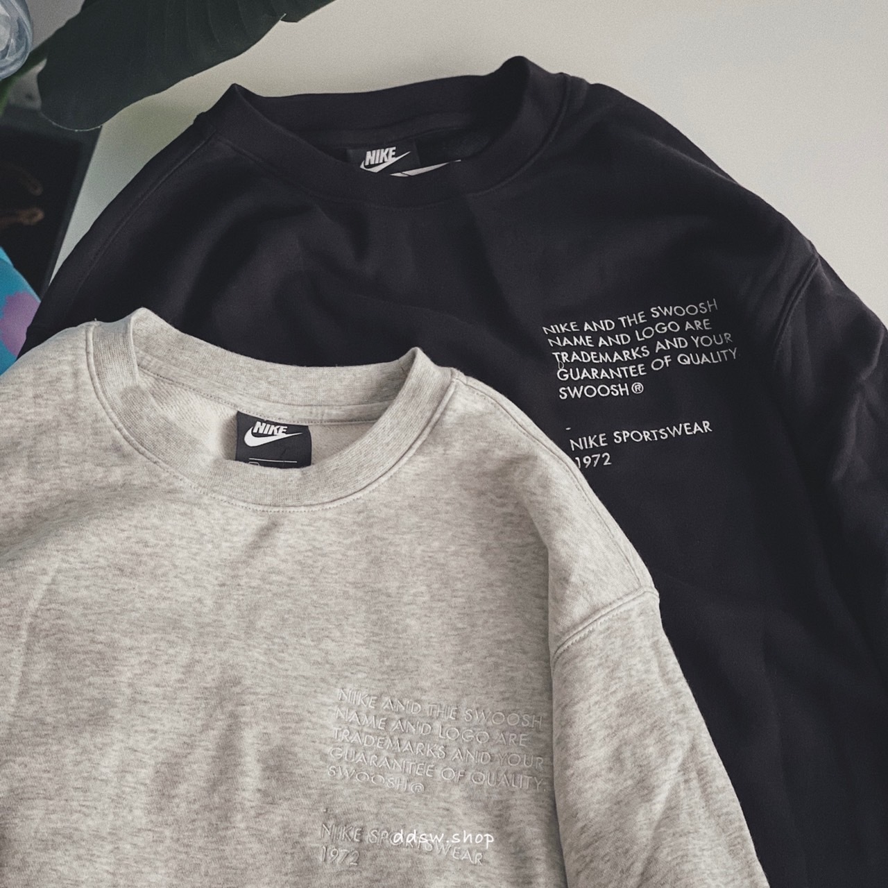 Nike Sportswear 串標 刺繡 標語 大學T 灰色 黑色