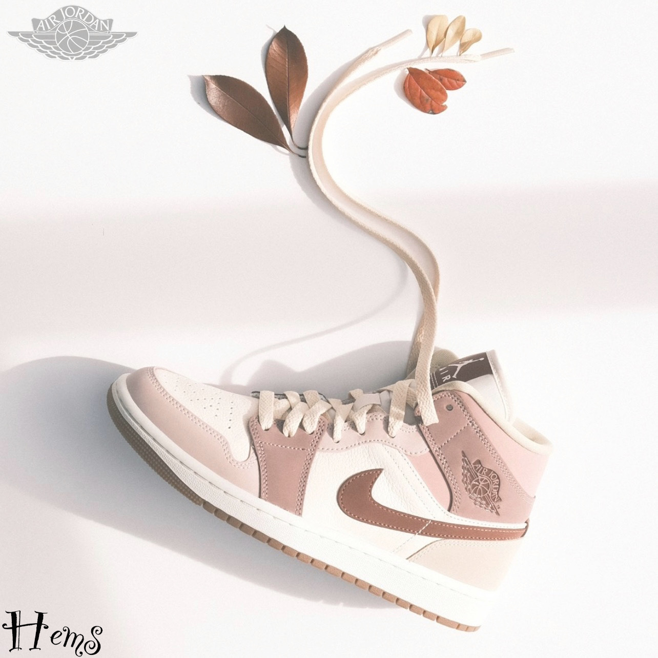 NIKE WMNS AIR JORDAN 1 MID SE 