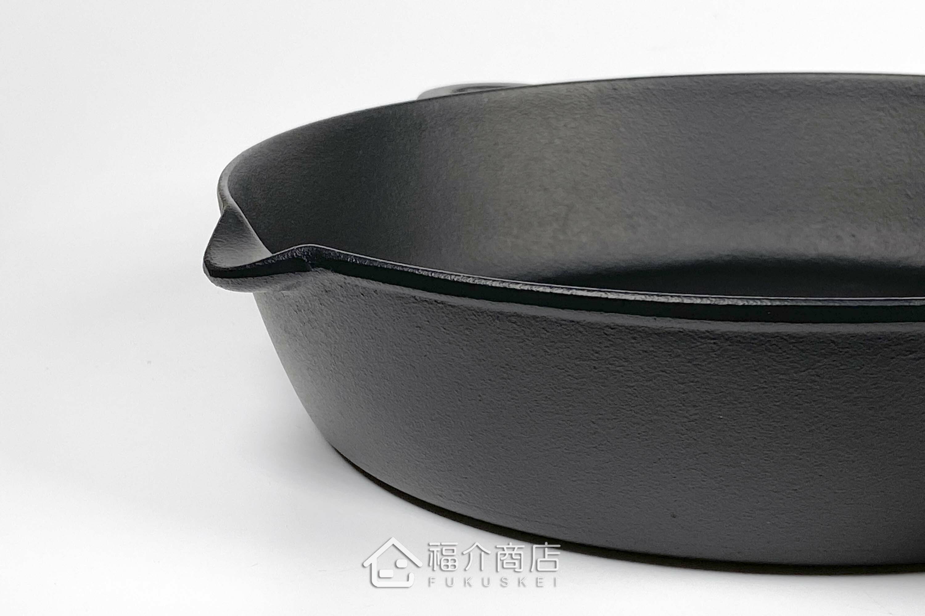 黑色的平底鐵鍋