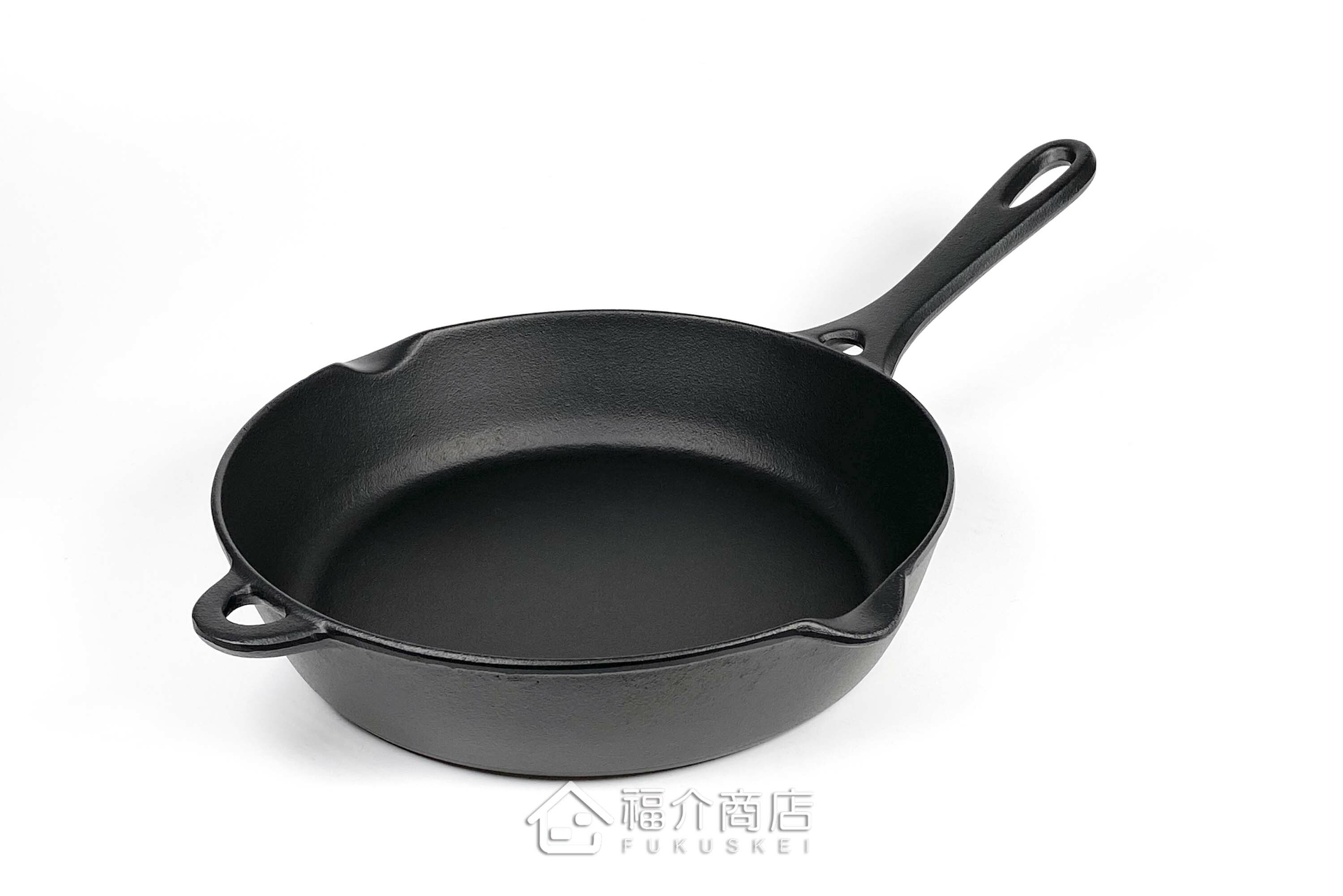 黑色的平底鐵鍋