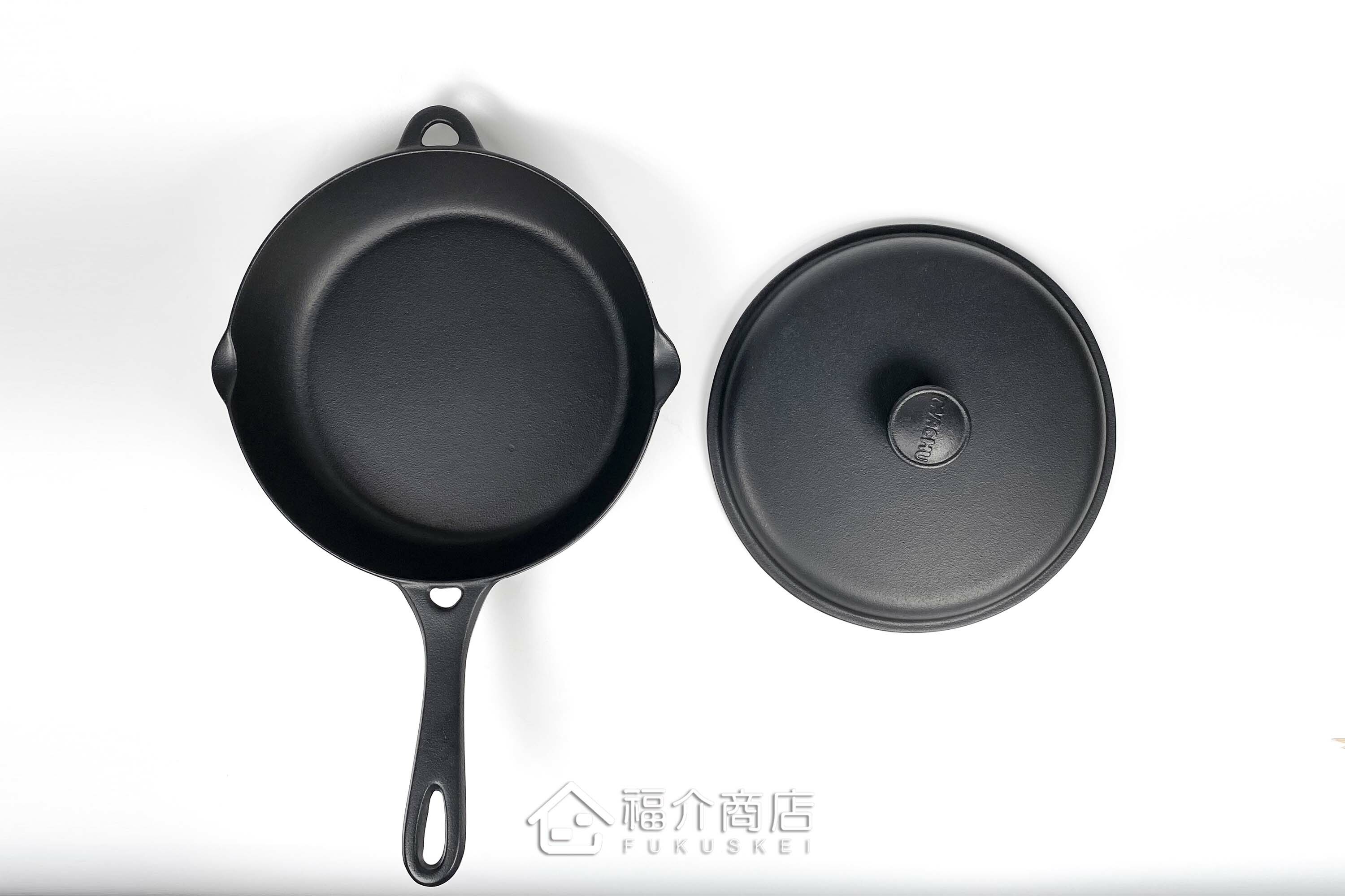 黑色的平底鐵鍋