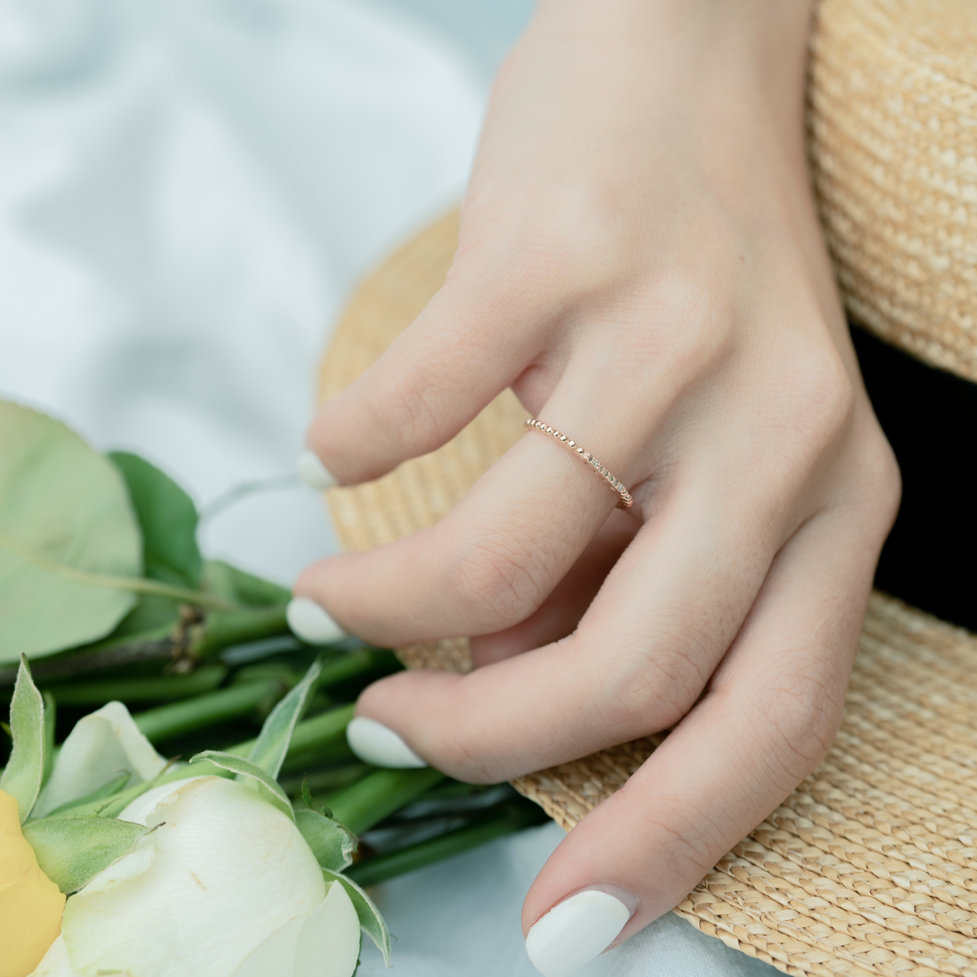 14K側簍空愛心排鑽戒指