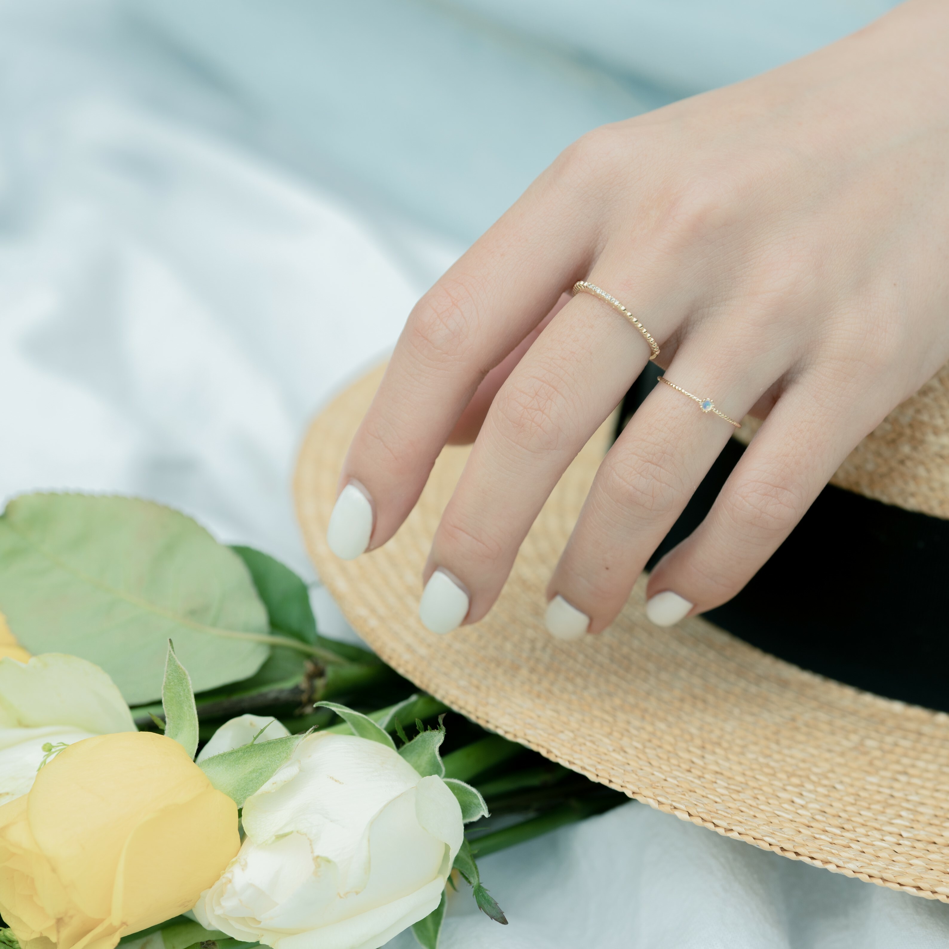 14K側簍空愛心排鑽戒指