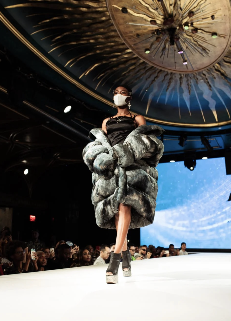 帶著口罩，也讓人目不轉睛！口罩時尚穿搭，教你搭配出屬於你的特色！