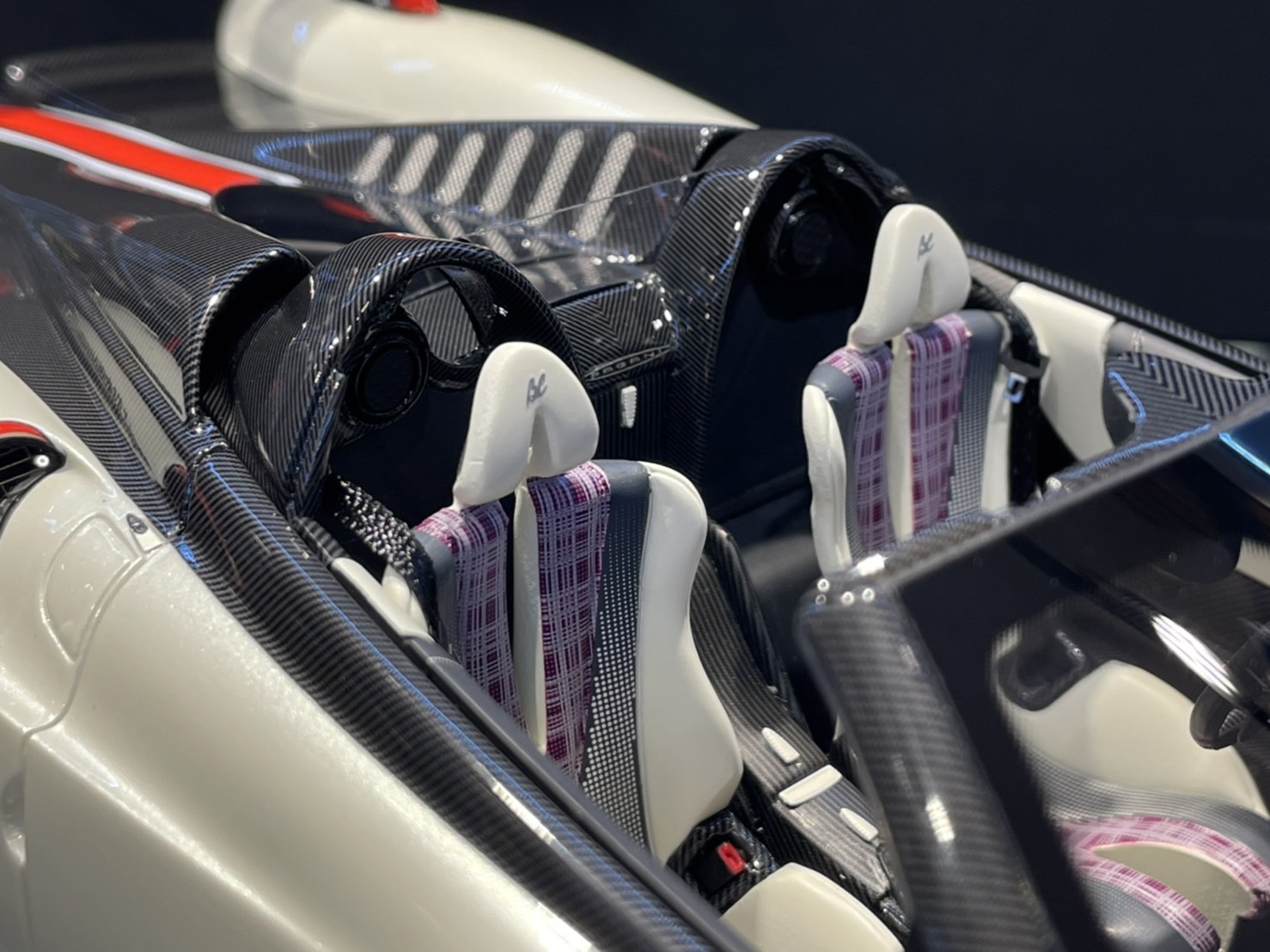 BBR P18159E Pagani Huayra Roadster BC Pearl White 1/18