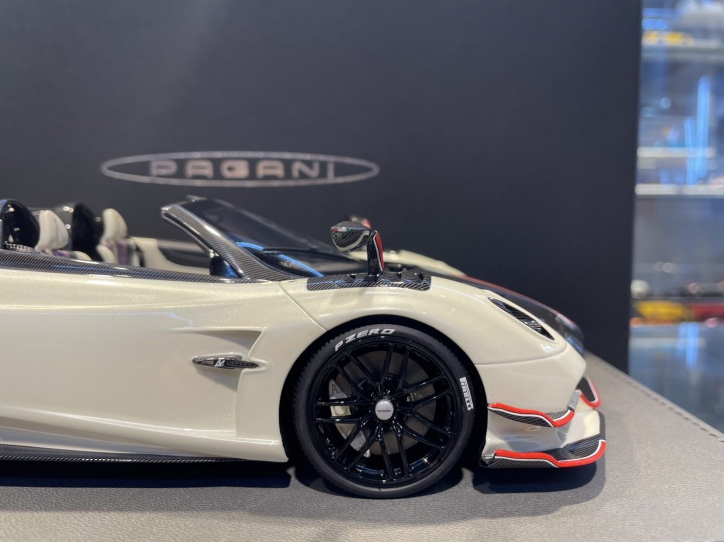 BBR P18159E Pagani Huayra Roadster BC Pearl White 1/18