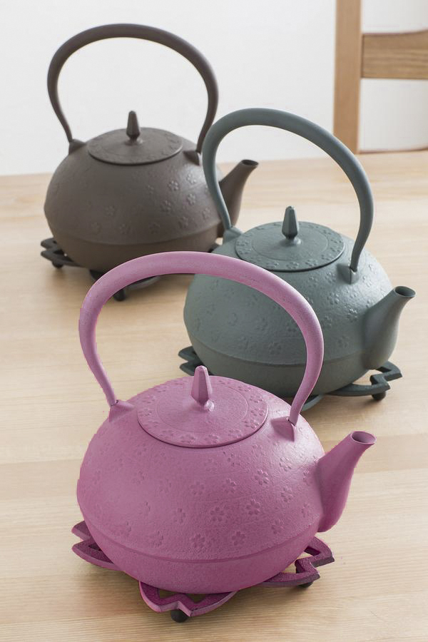 粉紅色的泡茶煮水鐵壺