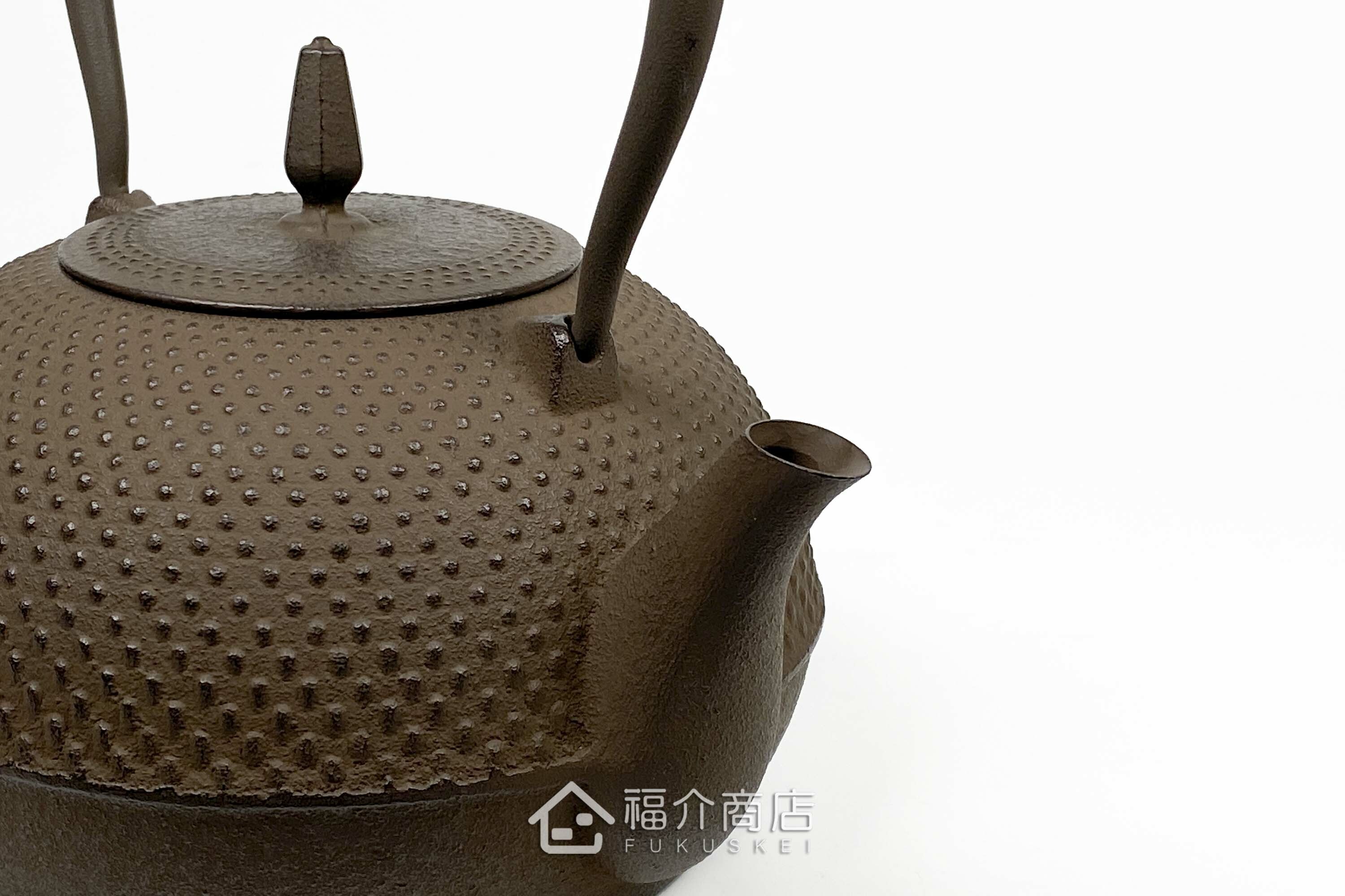 茶色的泡茶煮水鐵壺