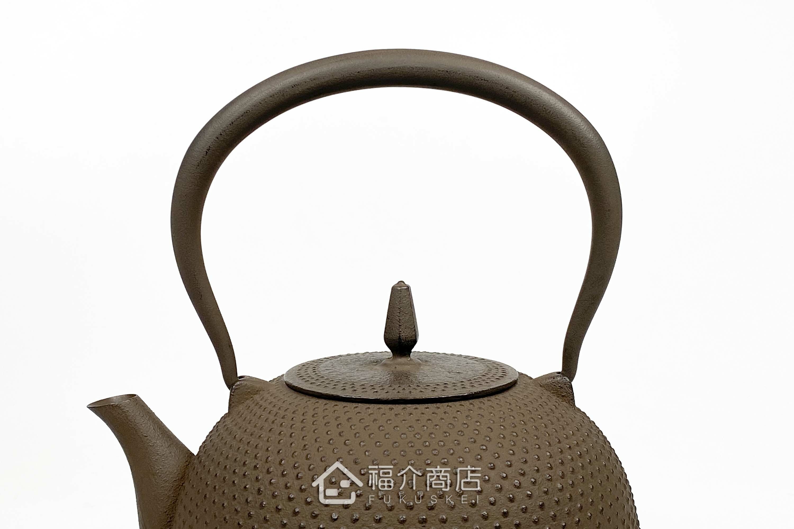 茶色的泡茶煮水鐵壺