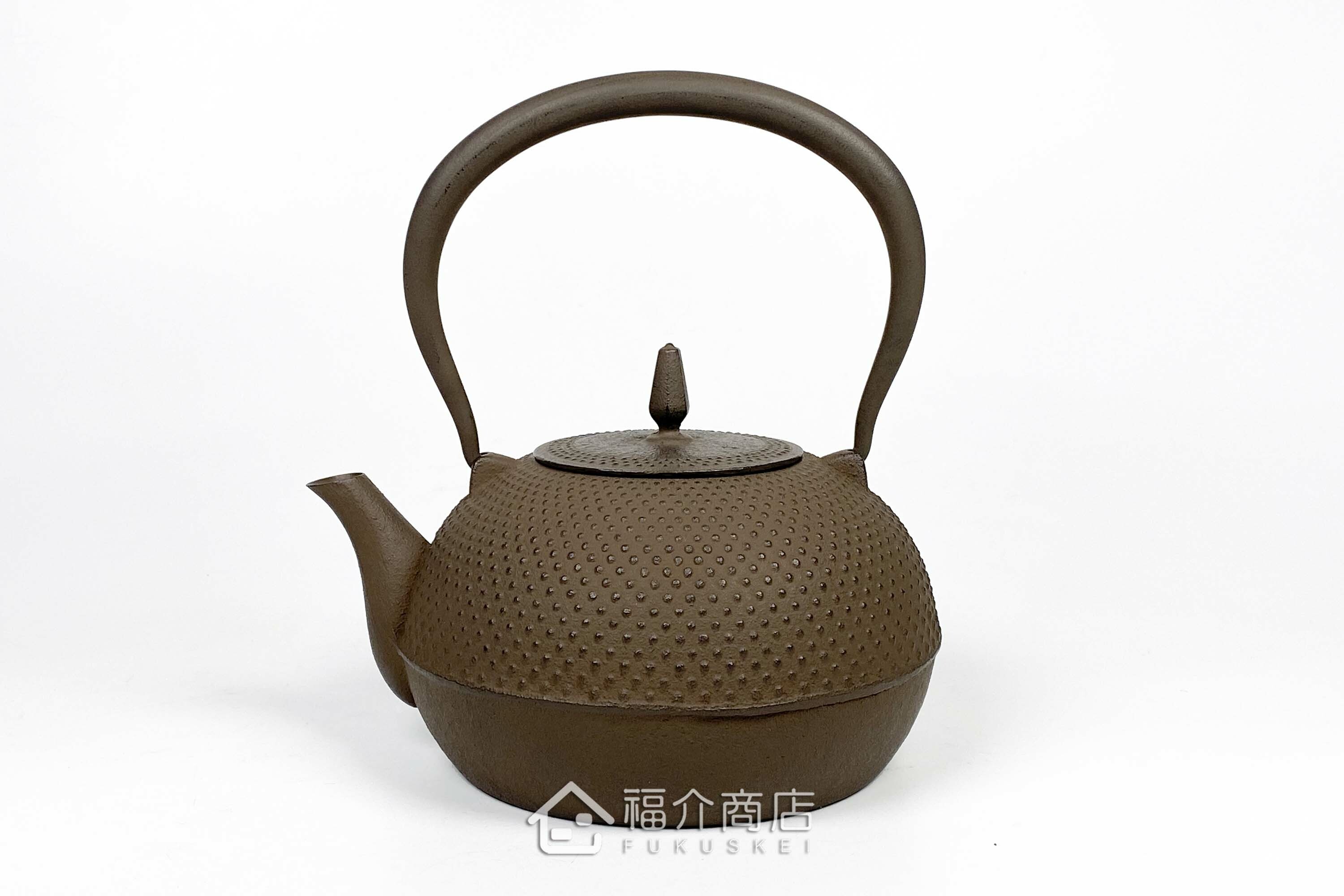 茶色的泡茶煮水鐵壺