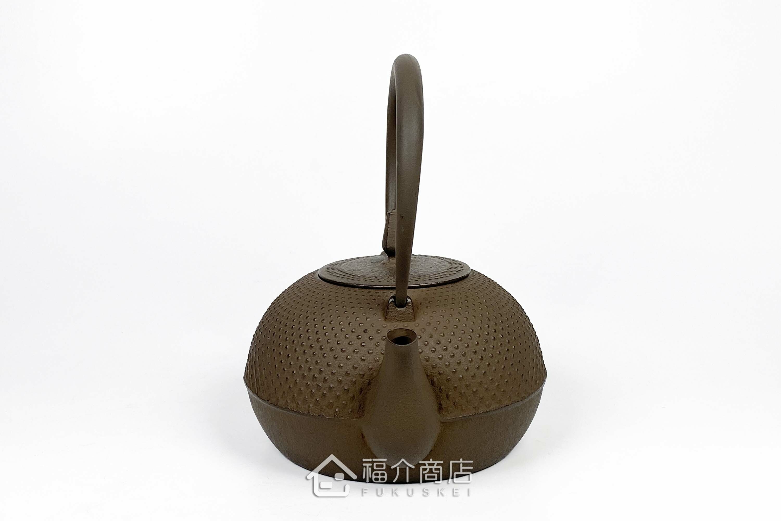 茶色的泡茶煮水鐵壺