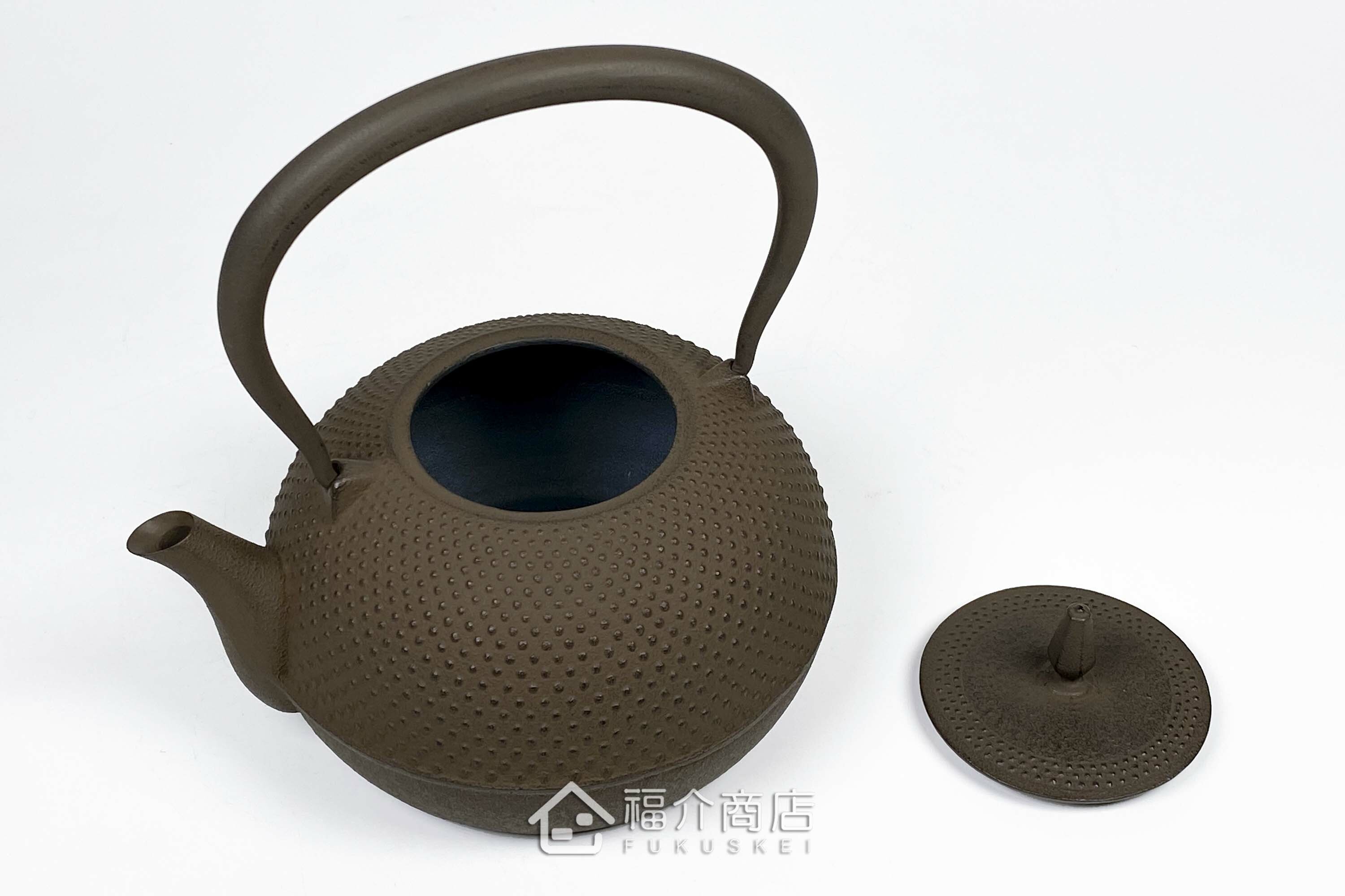 茶色的泡茶煮水鐵壺