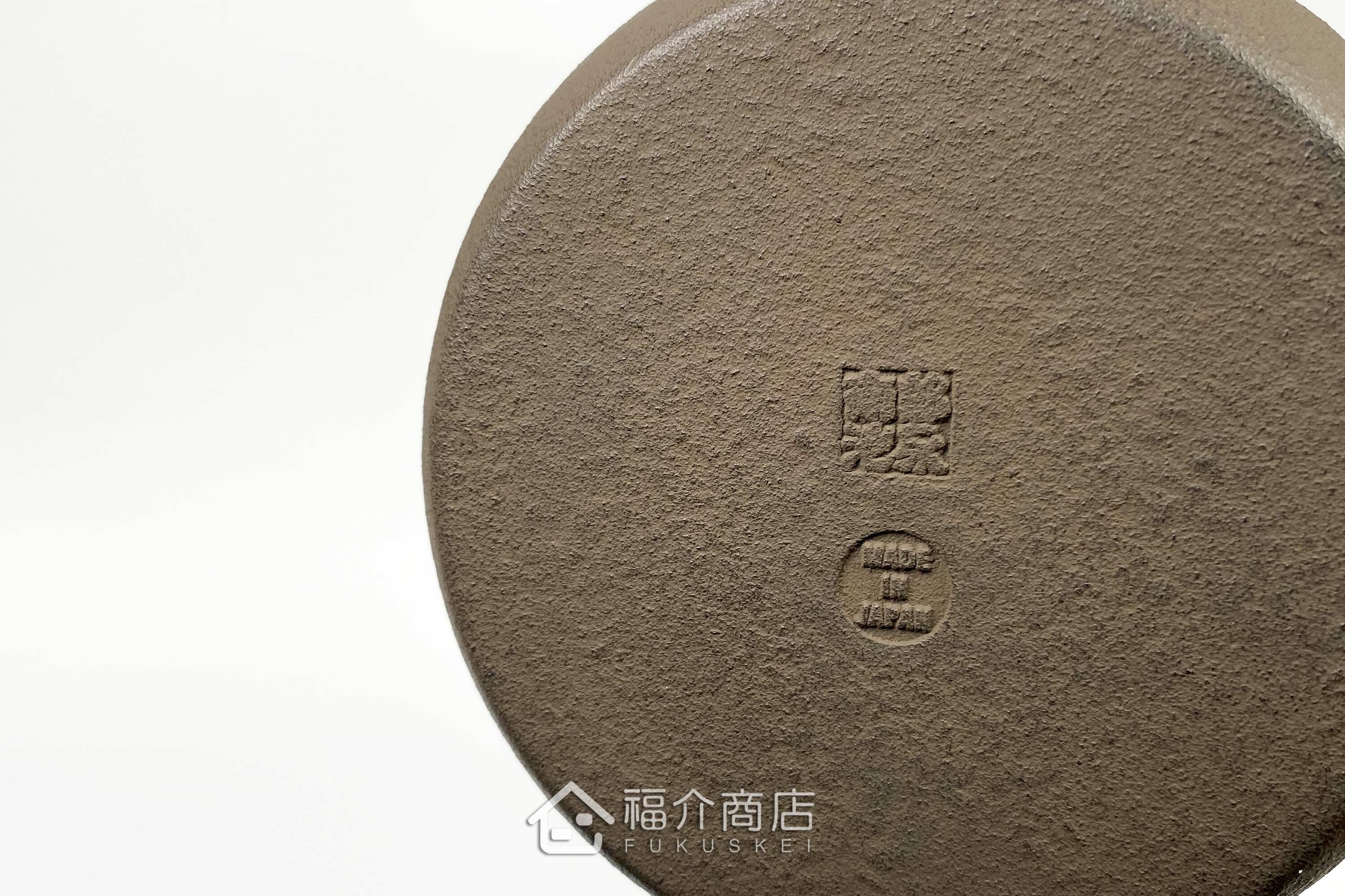 茶色的泡茶煮水鐵壺