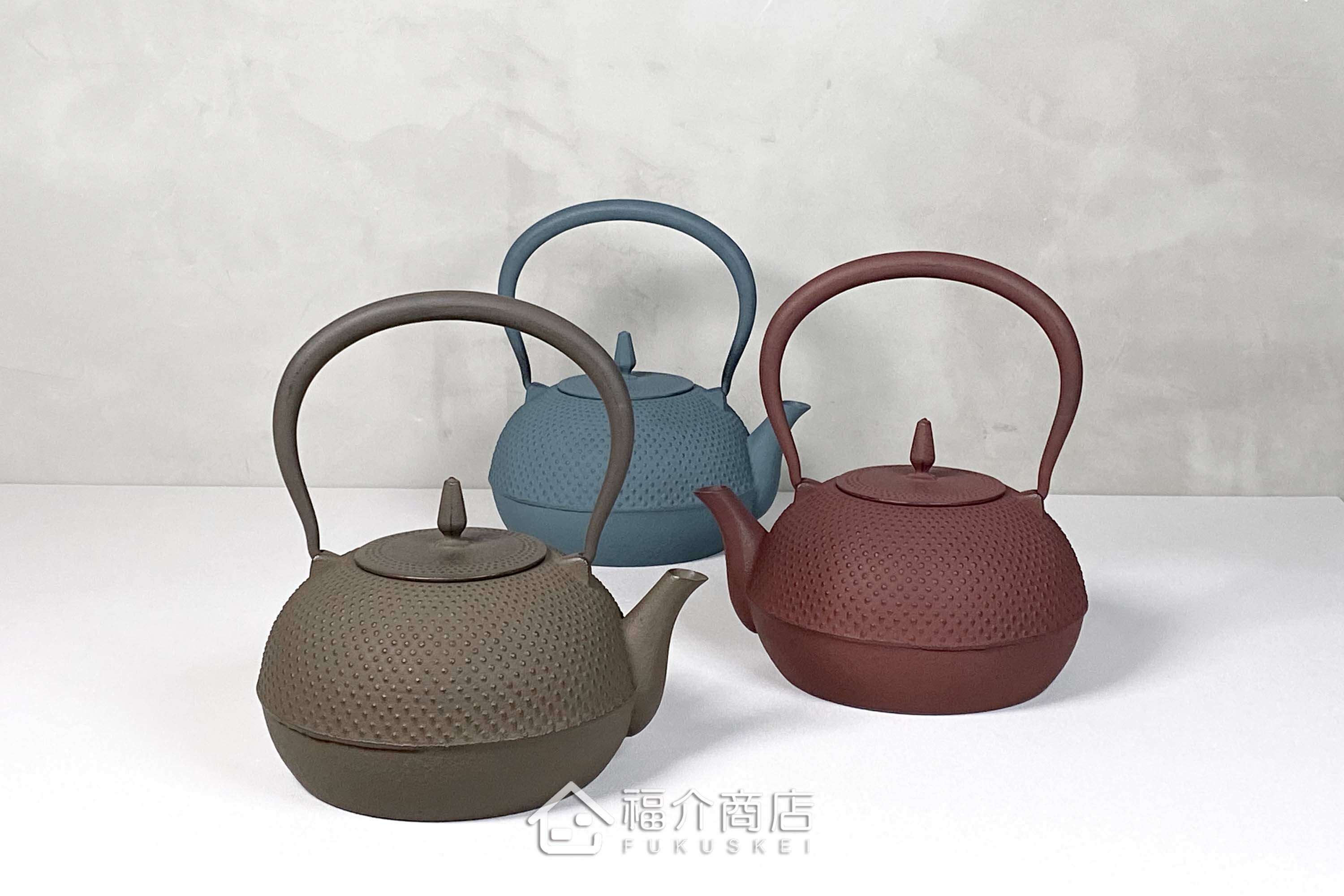 茶色的泡茶煮水鐵壺