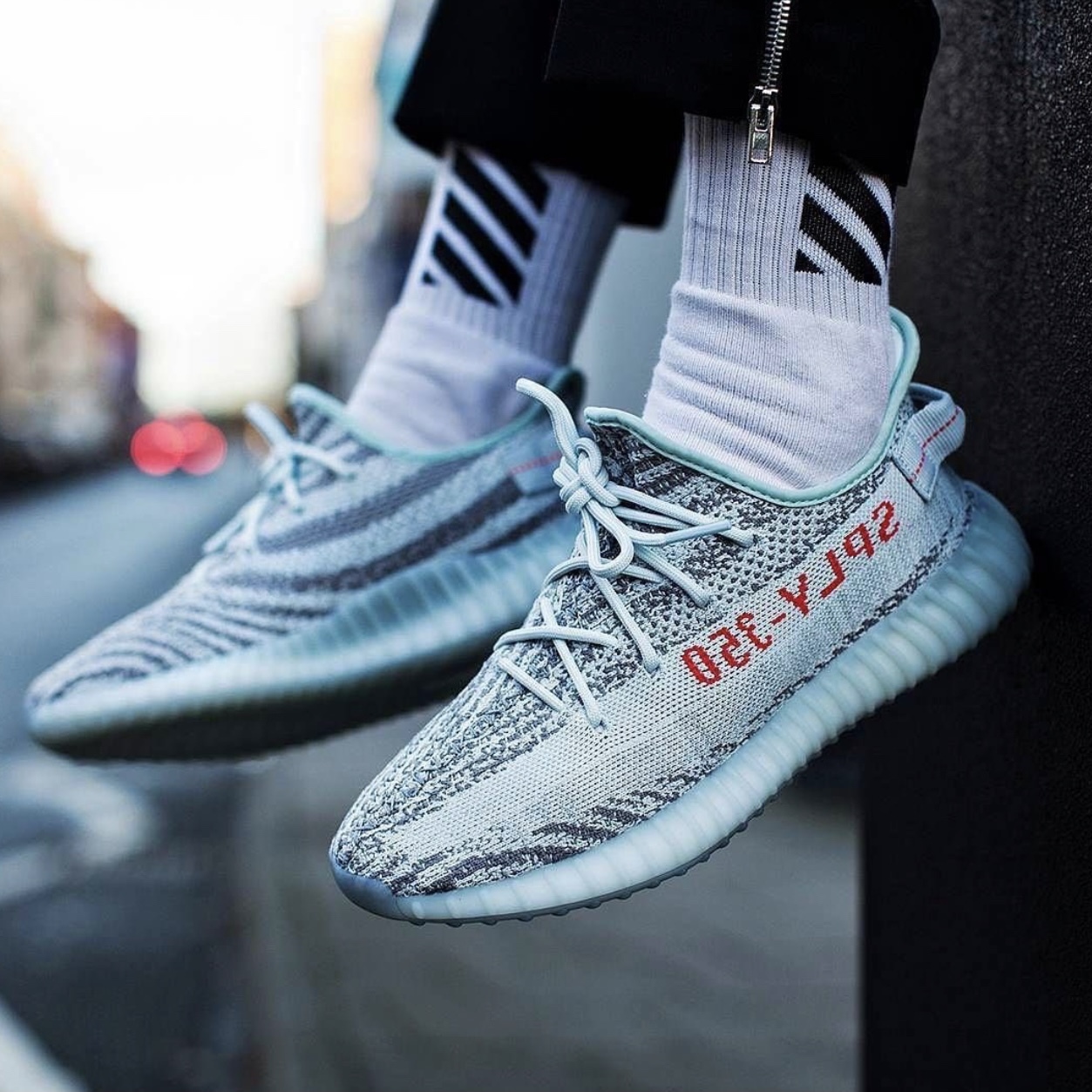 Foot Yeezy Boost V2 Blue Tint Salt 350 Yeezy Adidas Yeezy Boost