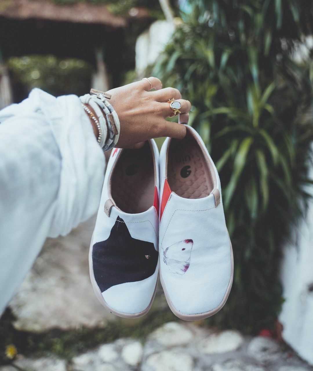 【 Uin 】西班牙原創設計 | 貓和蝶 女鞋 彩繪鞋 休閒鞋 懶人鞋